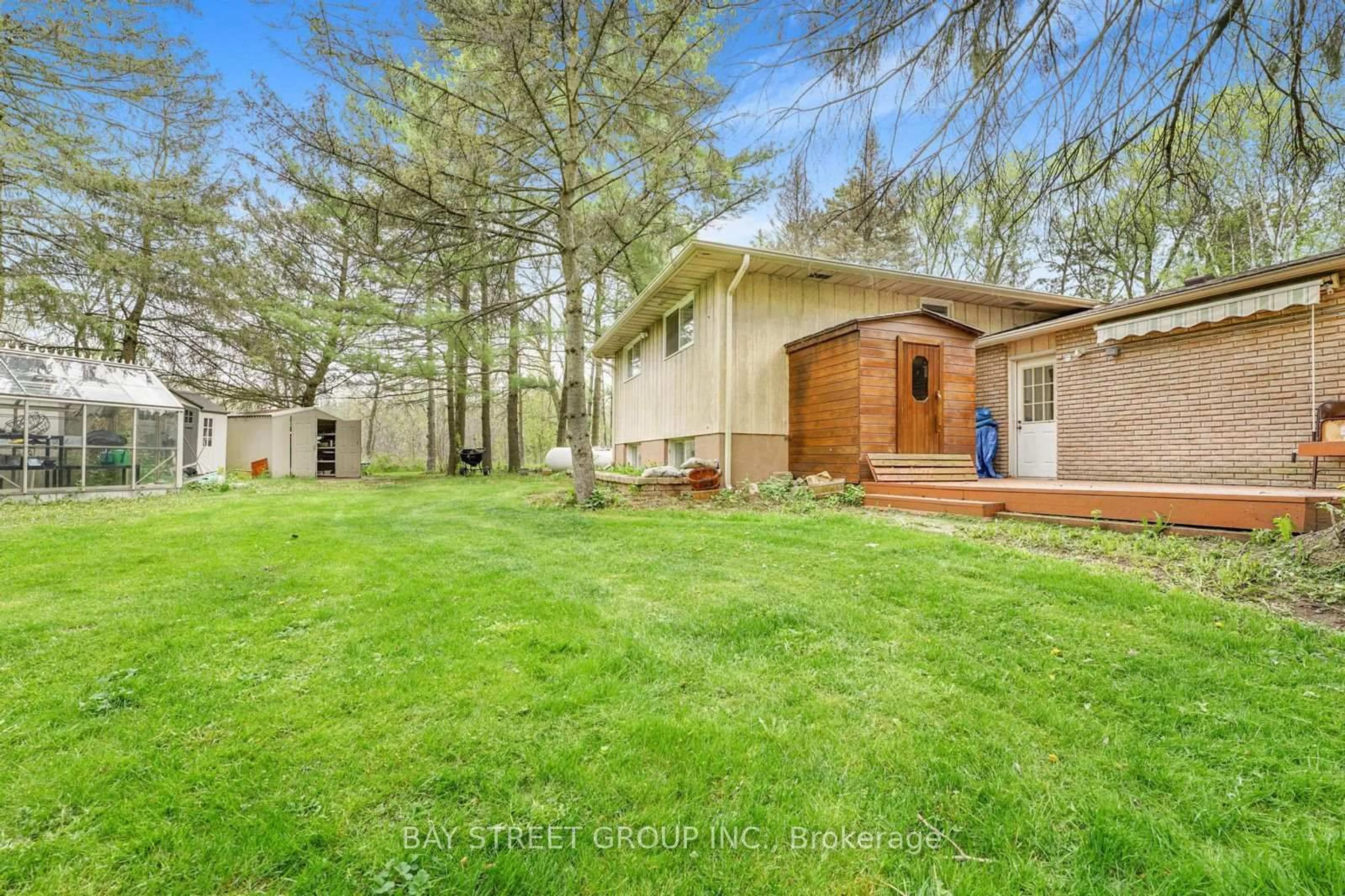 A pic from outside/outdoor area/front of a property/back of a property/a pic from drone, unknown for 4421 No 4 Side Rd, Burlington Ontario L7M 0S4