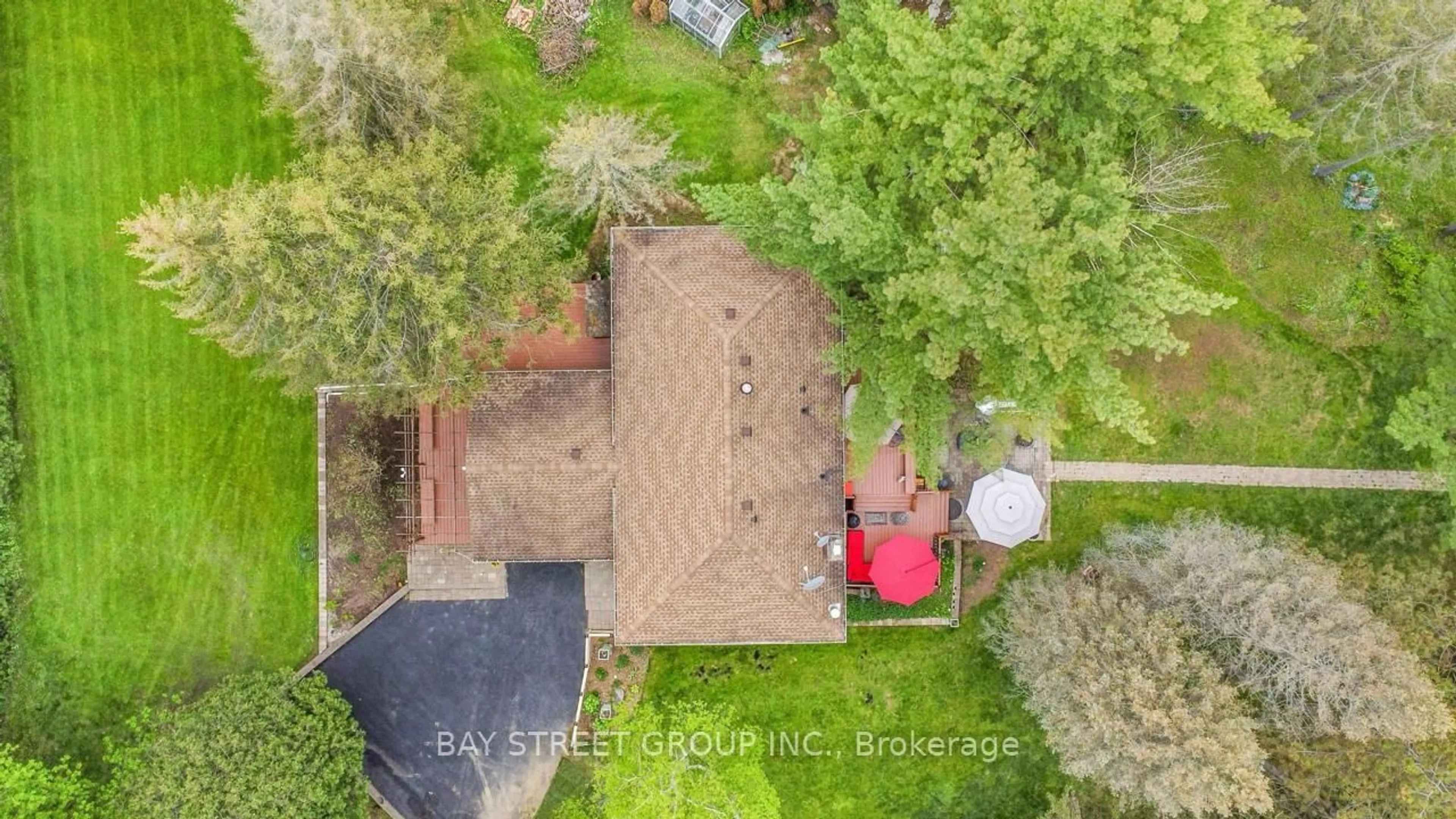 A pic from outside/outdoor area/front of a property/back of a property/a pic from drone, street for 4421 No 4 Side Rd, Burlington Ontario L7M 0S4