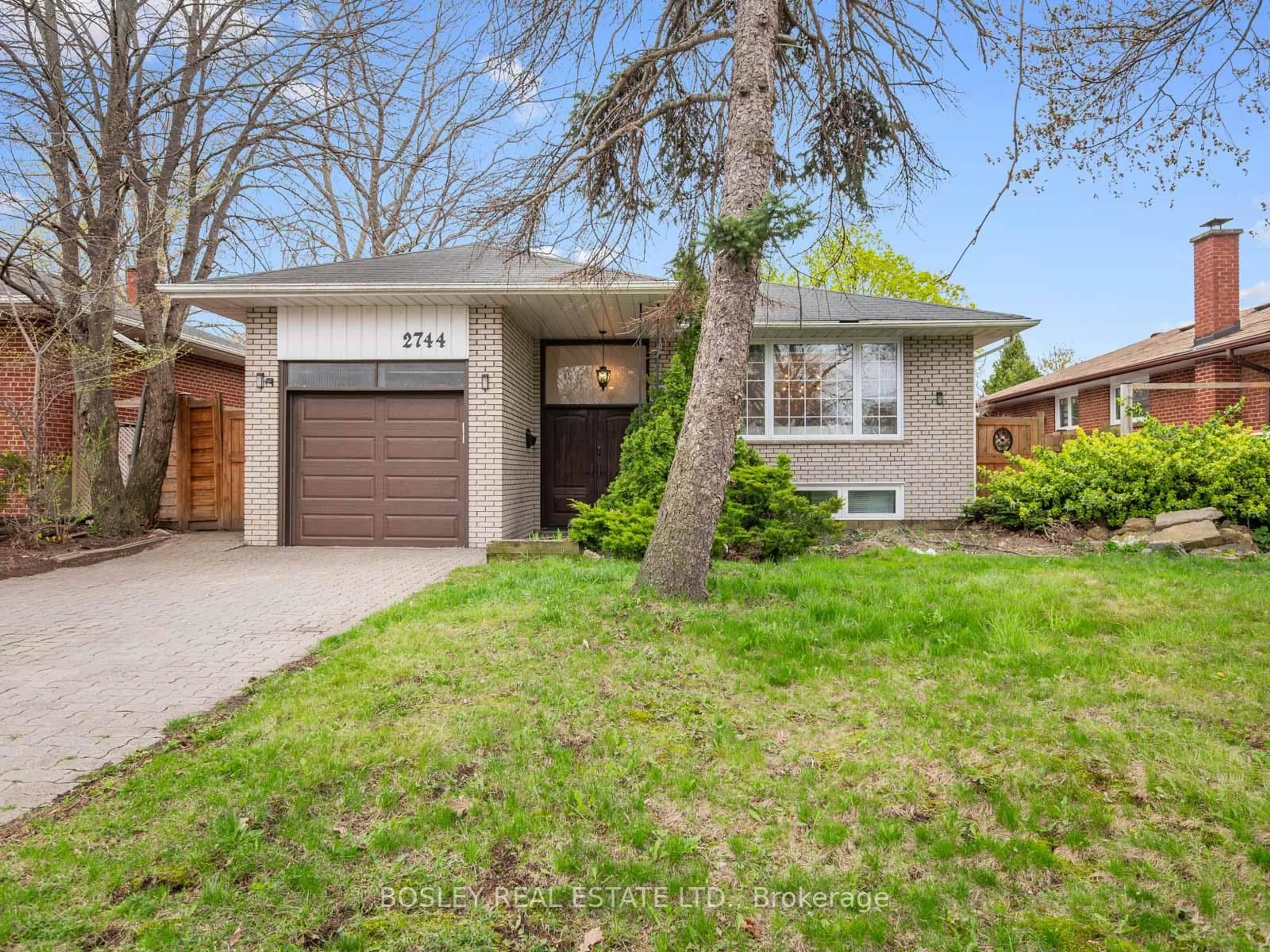 Home with brick exterior material, street for 2744 Truscott Dr, Mississauga Ontario L5J 2B7