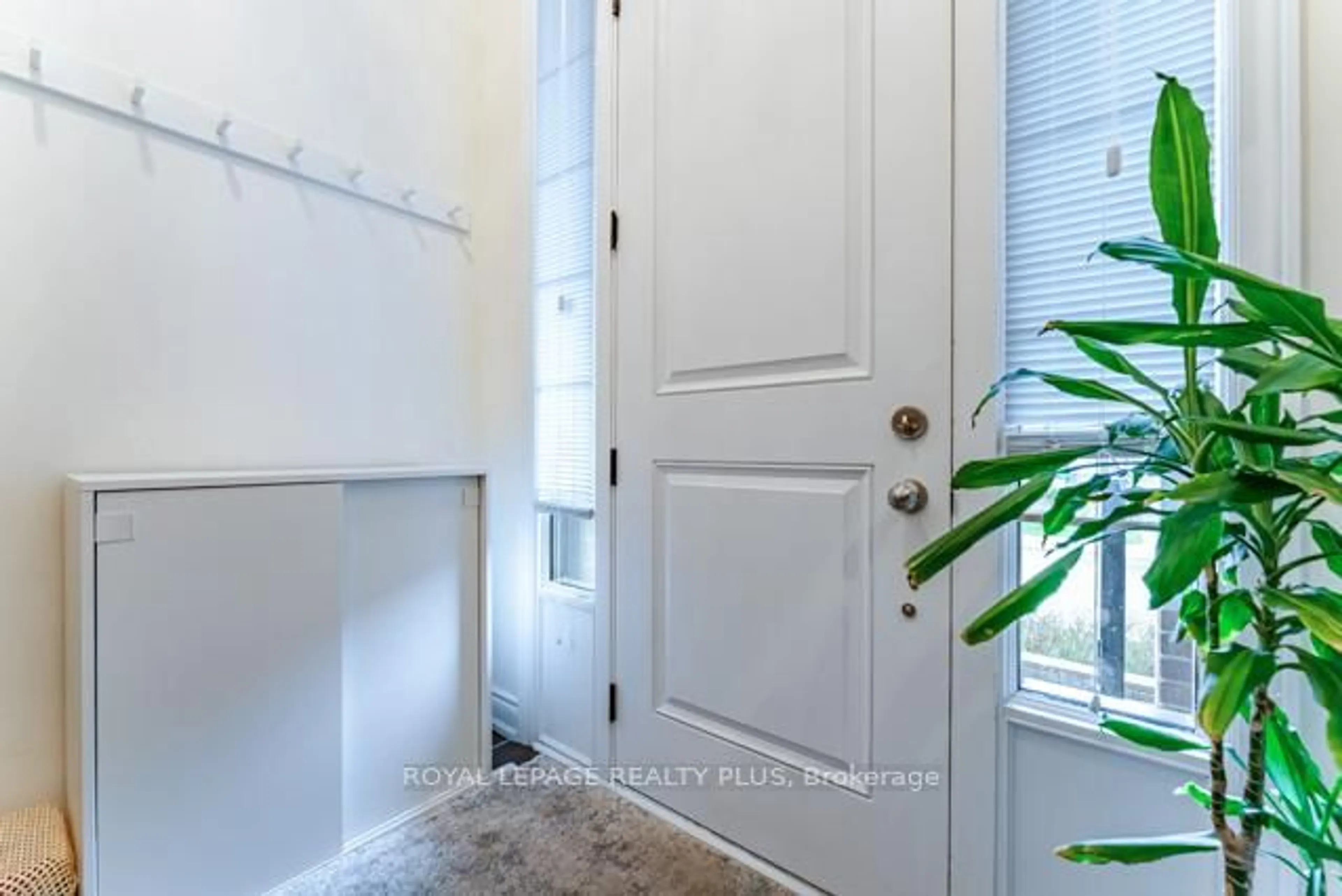 Indoor entryway for 12 Edward Horton Cres #156, Toronto Ontario M8Z 0E5