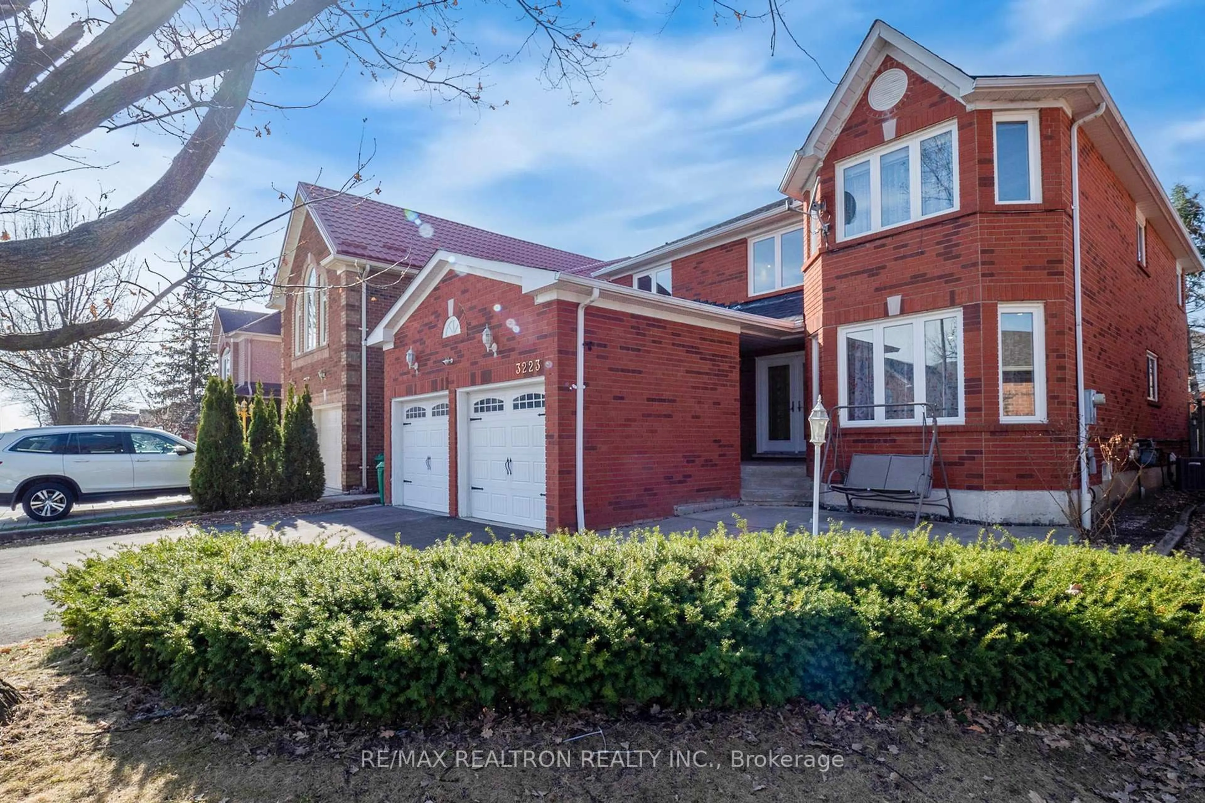Home with brick exterior material, street for 3223 Bloomfield Dr, Mississauga Ontario L5N 6V2