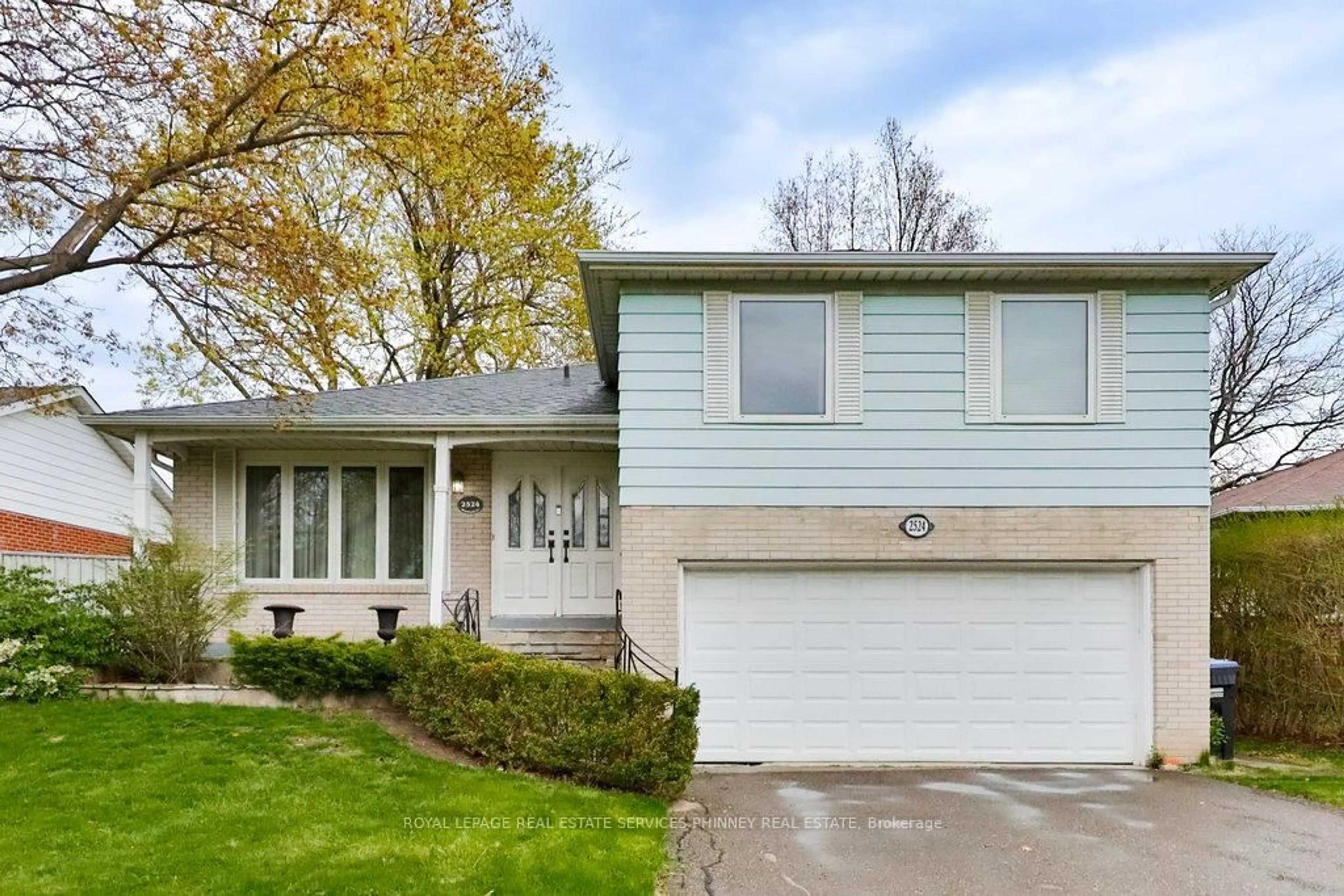 Home with vinyl exterior material, street for 2524 Homelands Dr, Mississauga Ontario L5K 1H4