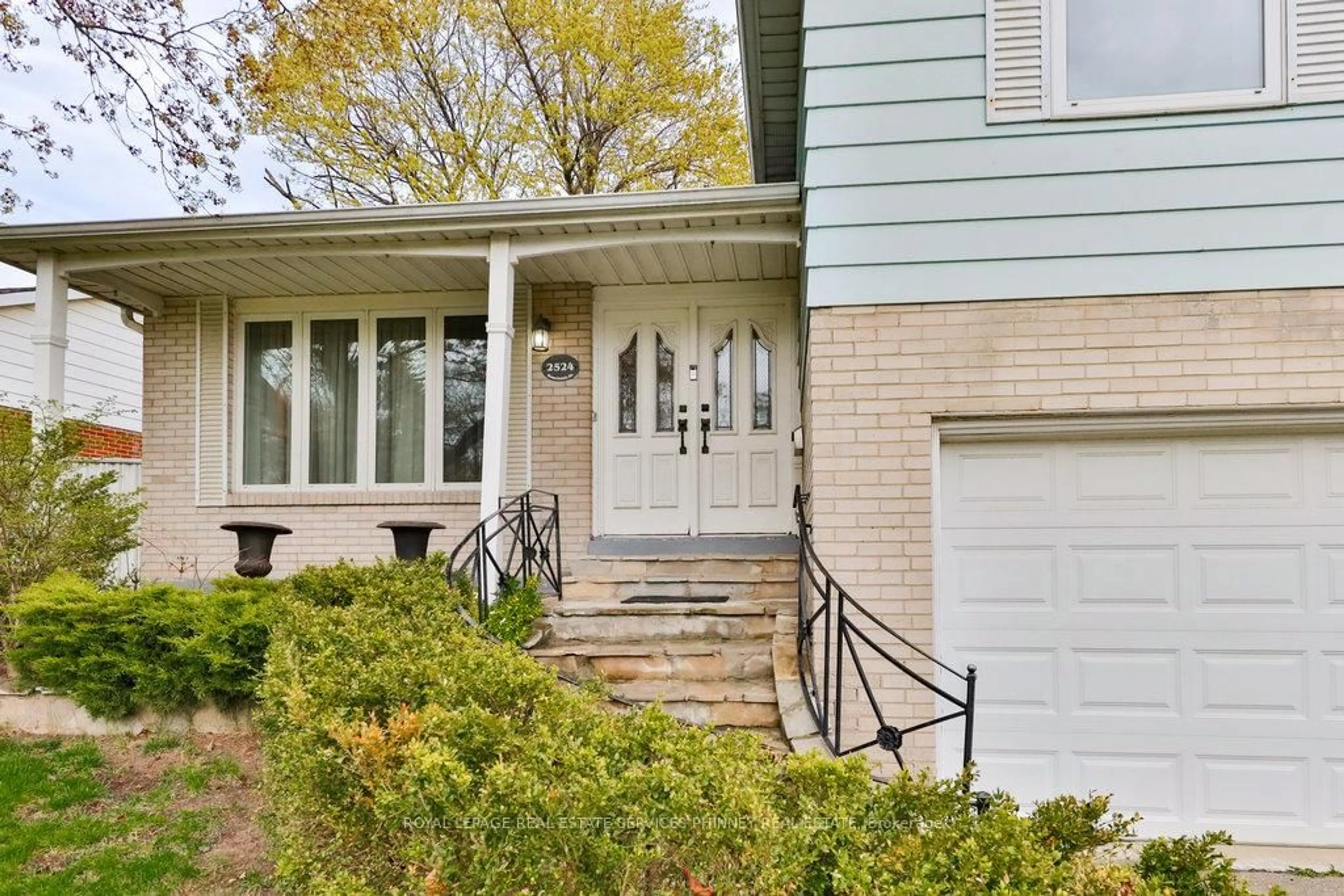 Home with brick exterior material, street for 2524 Homelands Dr, Mississauga Ontario L5K 1H4