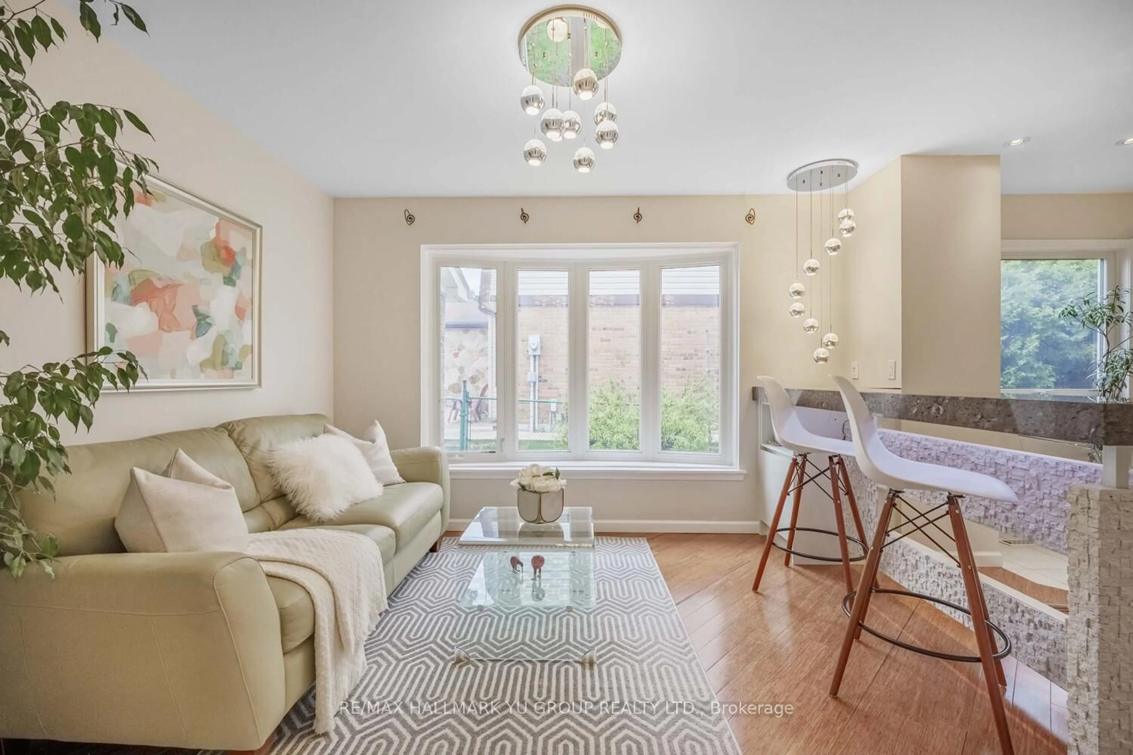 Living room with furniture, unknown for 8 Mansfield St, Brampton Ontario L6S 2Y3