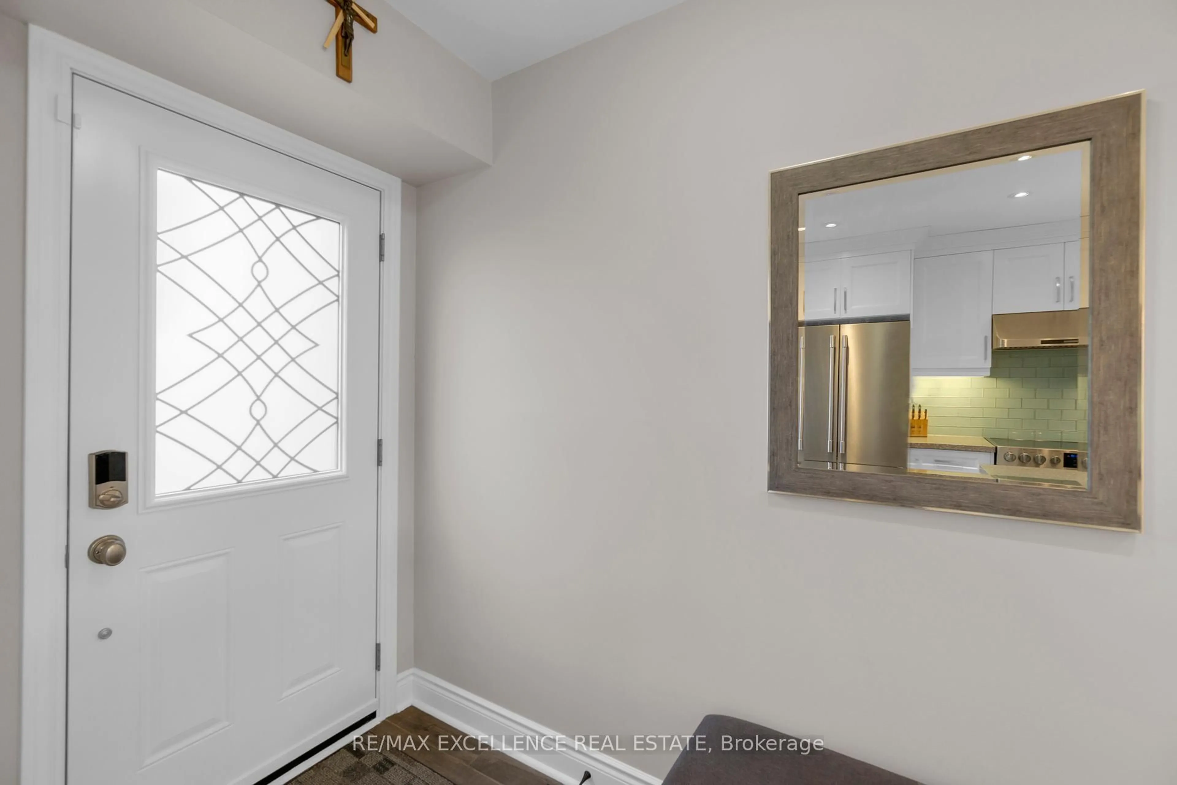 Indoor entryway for 82 Swennen Dr, Brampton Ontario L6V 4C9