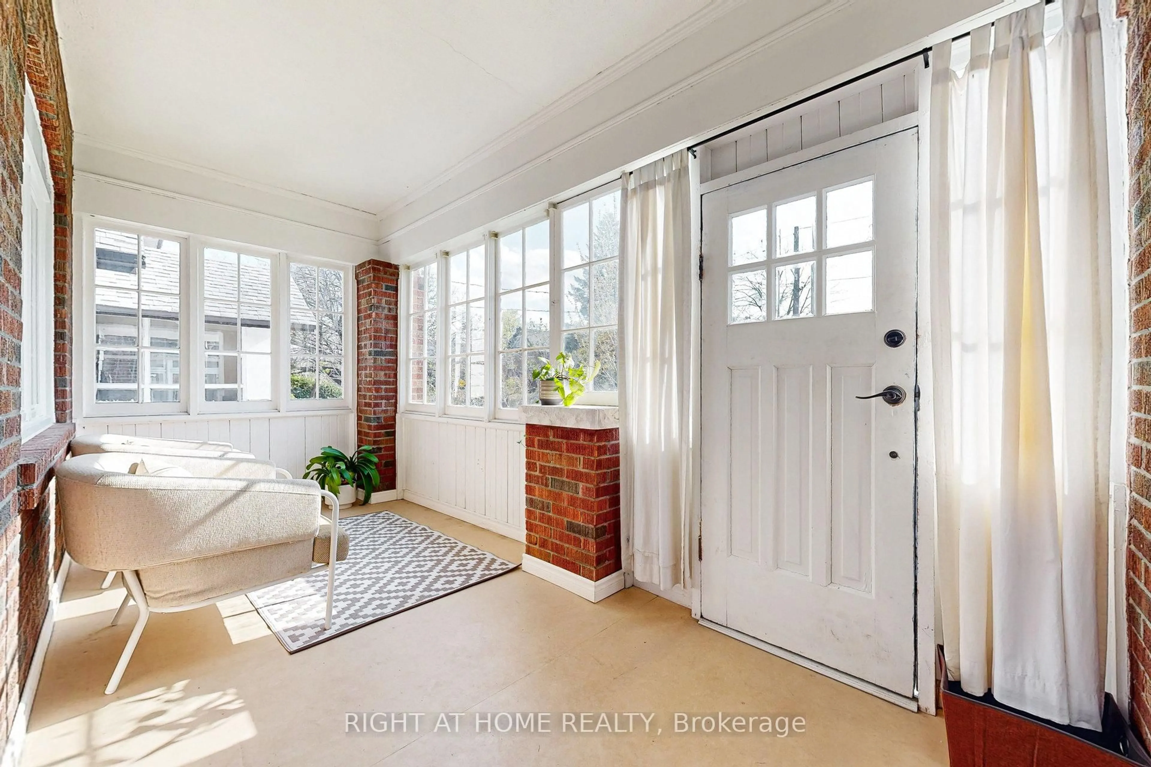 Indoor entryway for 765 Windermere Ave, Toronto Ontario M6S 3M5