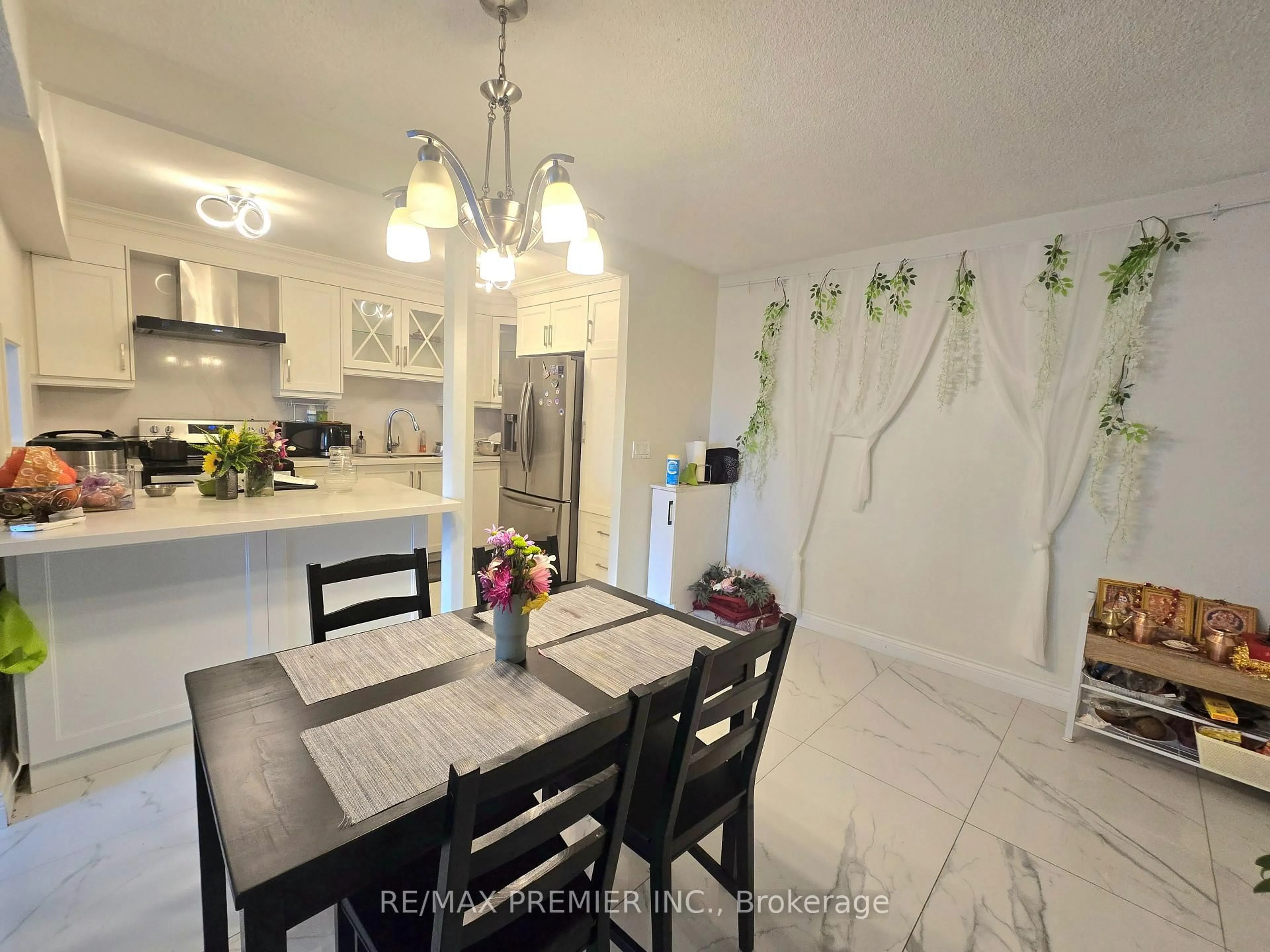 Open concept kitchen, ceramic/tile floor for 5 San Romanoway Way #402, Toronto Ontario M3N 2Y4