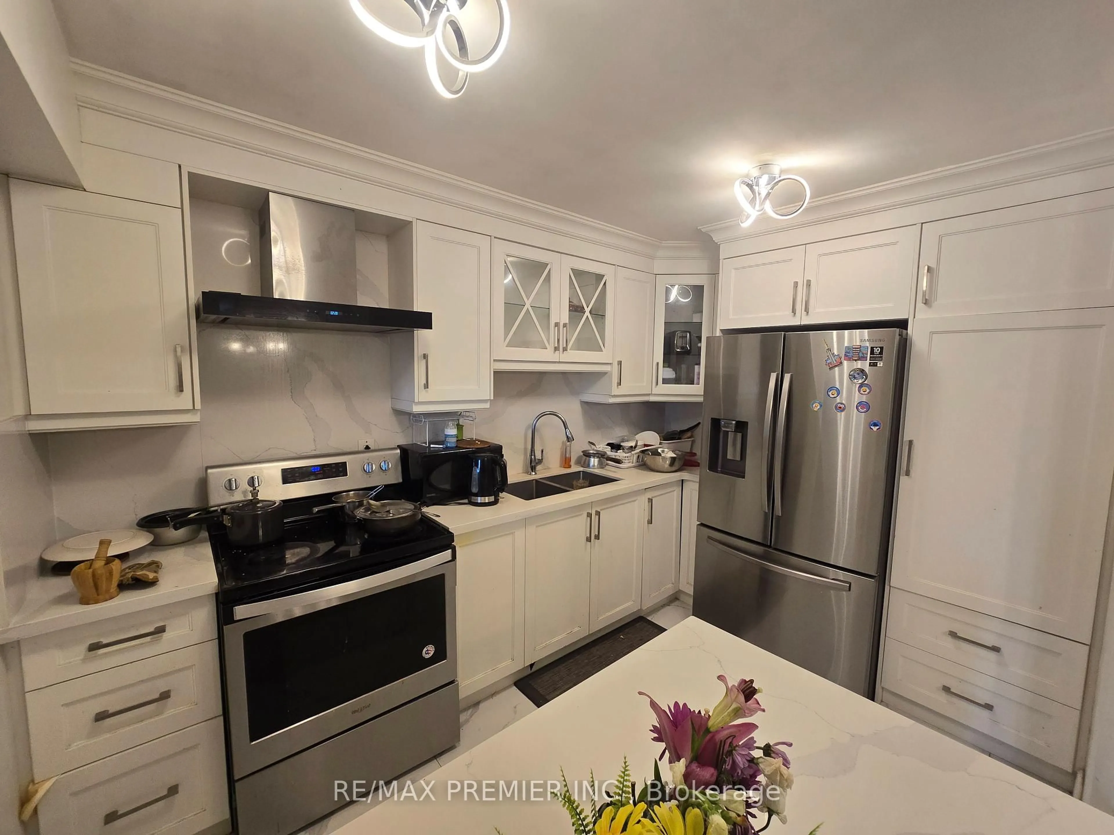 Open concept kitchen, ceramic/tile floor for 5 San Romanoway Way #402, Toronto Ontario M3N 2Y4