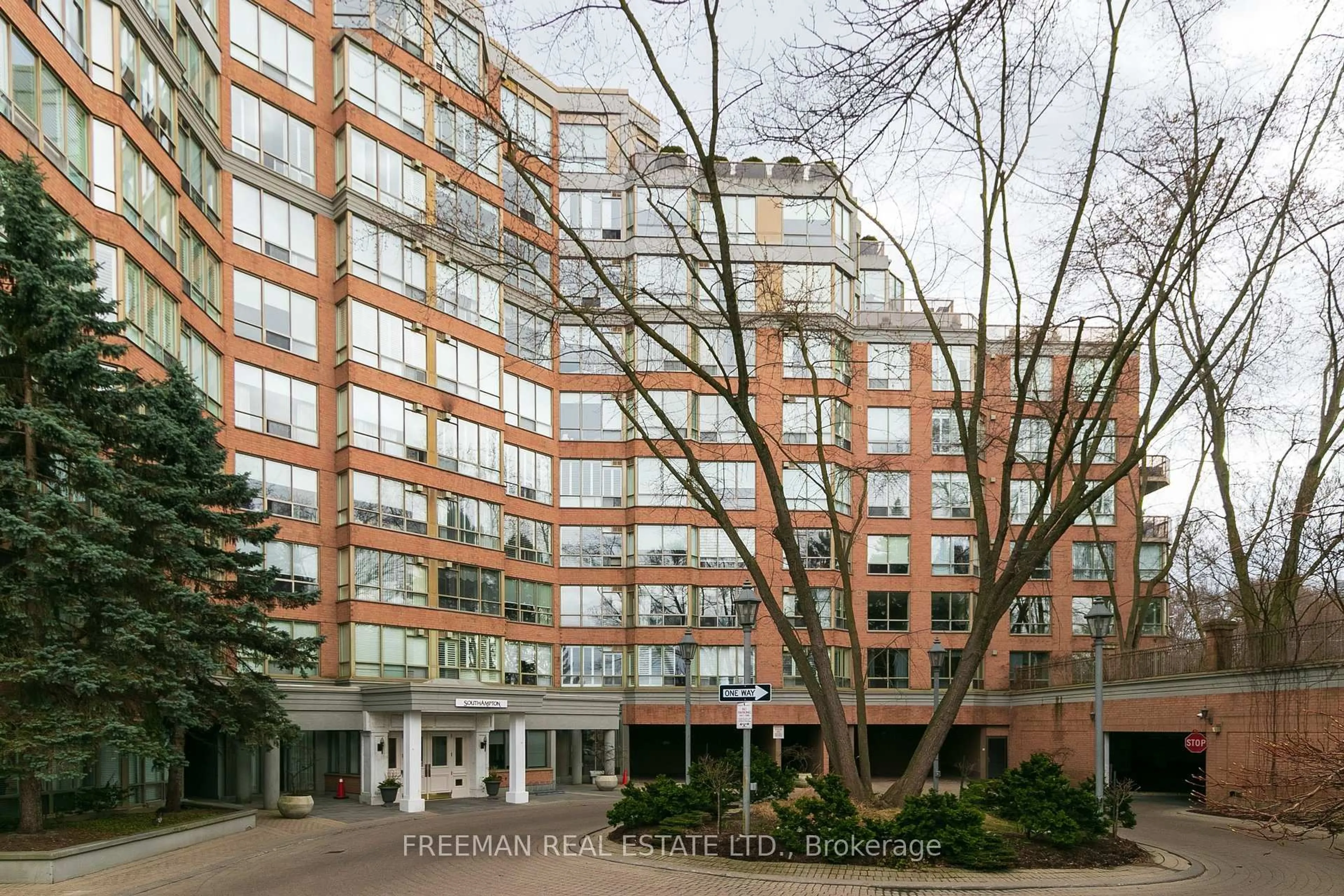 Indoor foyer for 1 RIPLEY Ave #801, Toronto Ontario M6S 4Z6