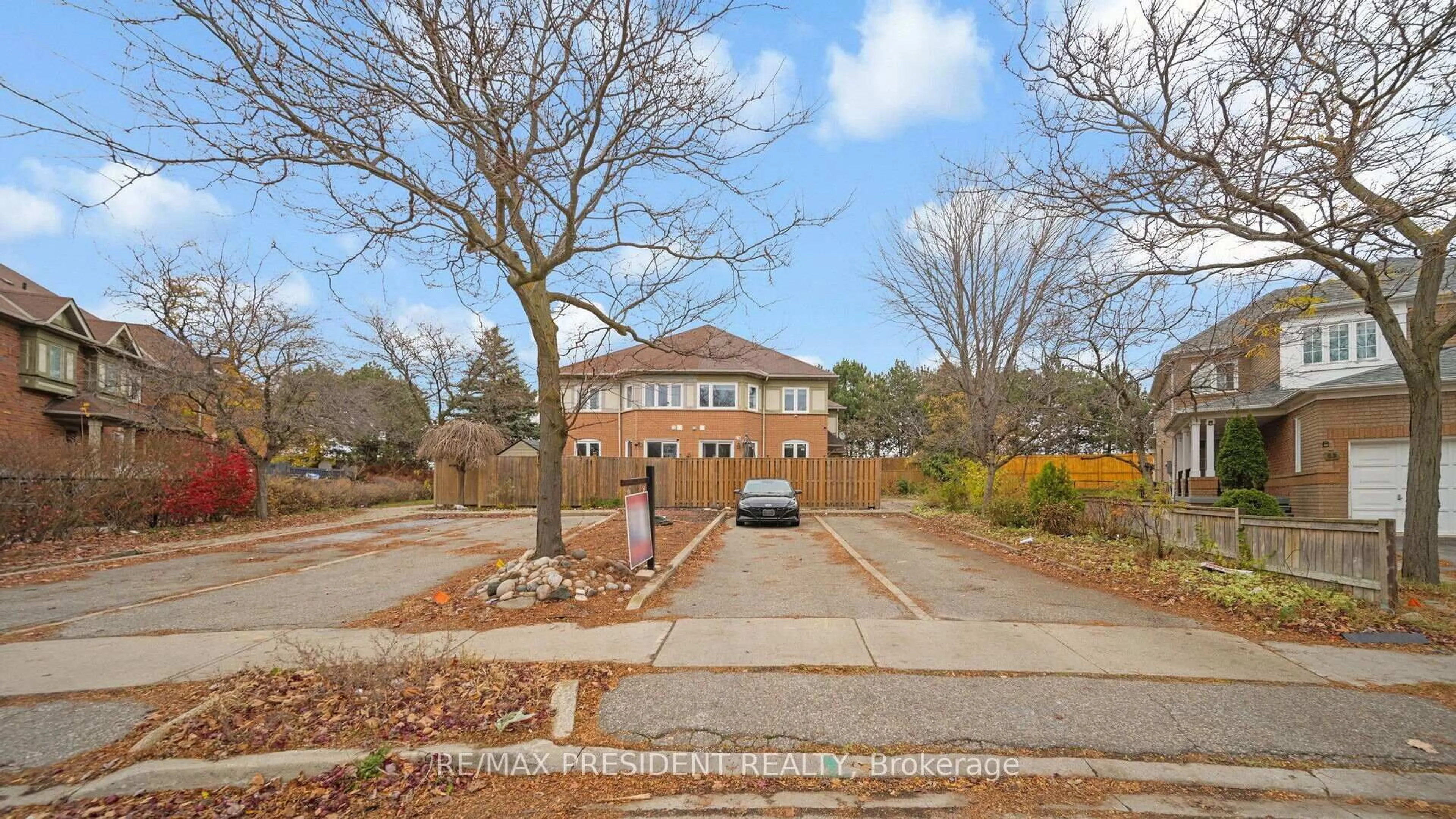 A pic from outside/outdoor area/front of a property/back of a property/a pic from drone, street for 19 Quail Feather Cres, Brampton Ontario L6R 1S7
