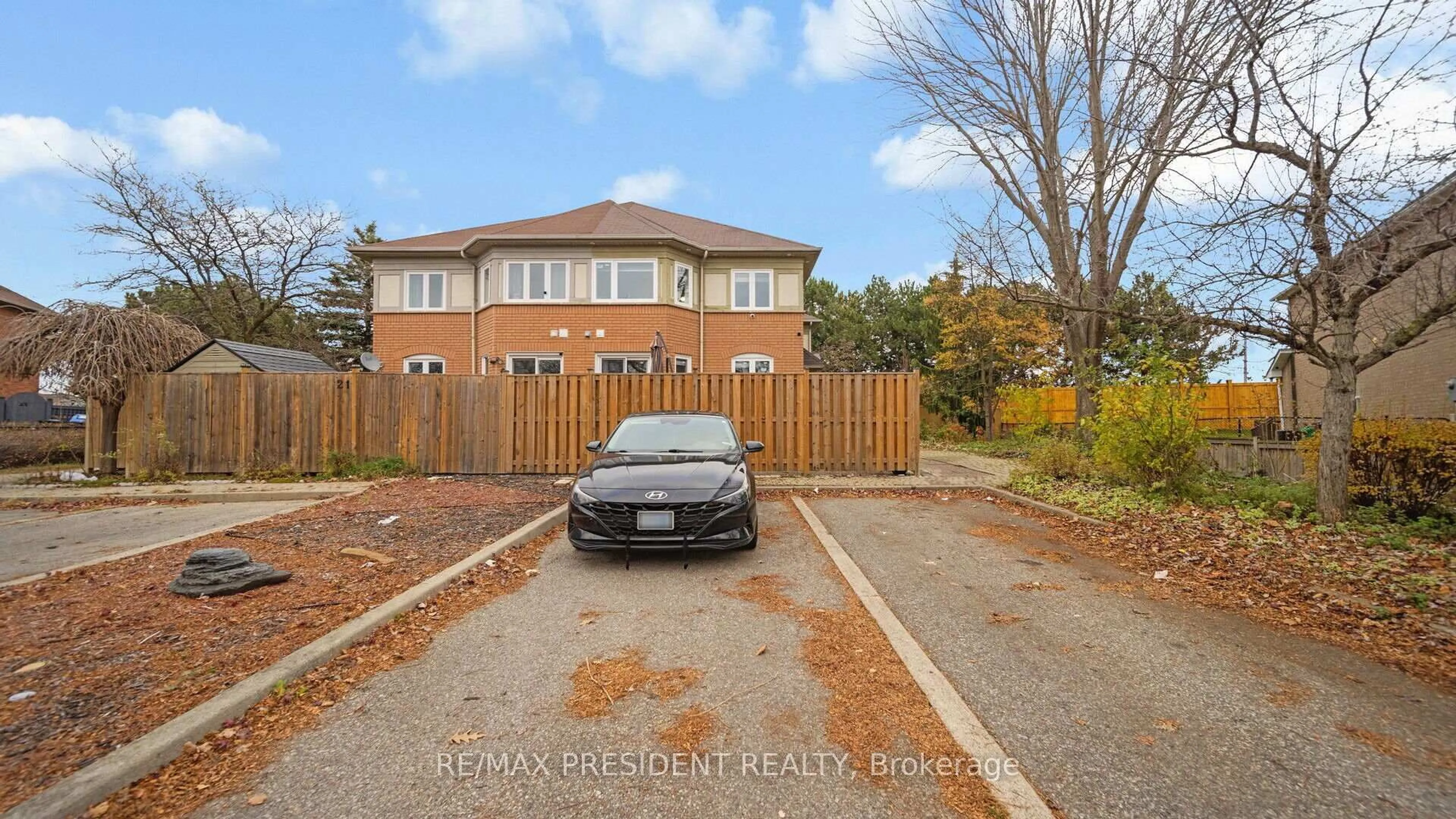 A pic from outside/outdoor area/front of a property/back of a property/a pic from drone, street for 19 Quail Feather Cres, Brampton Ontario L6R 1S7