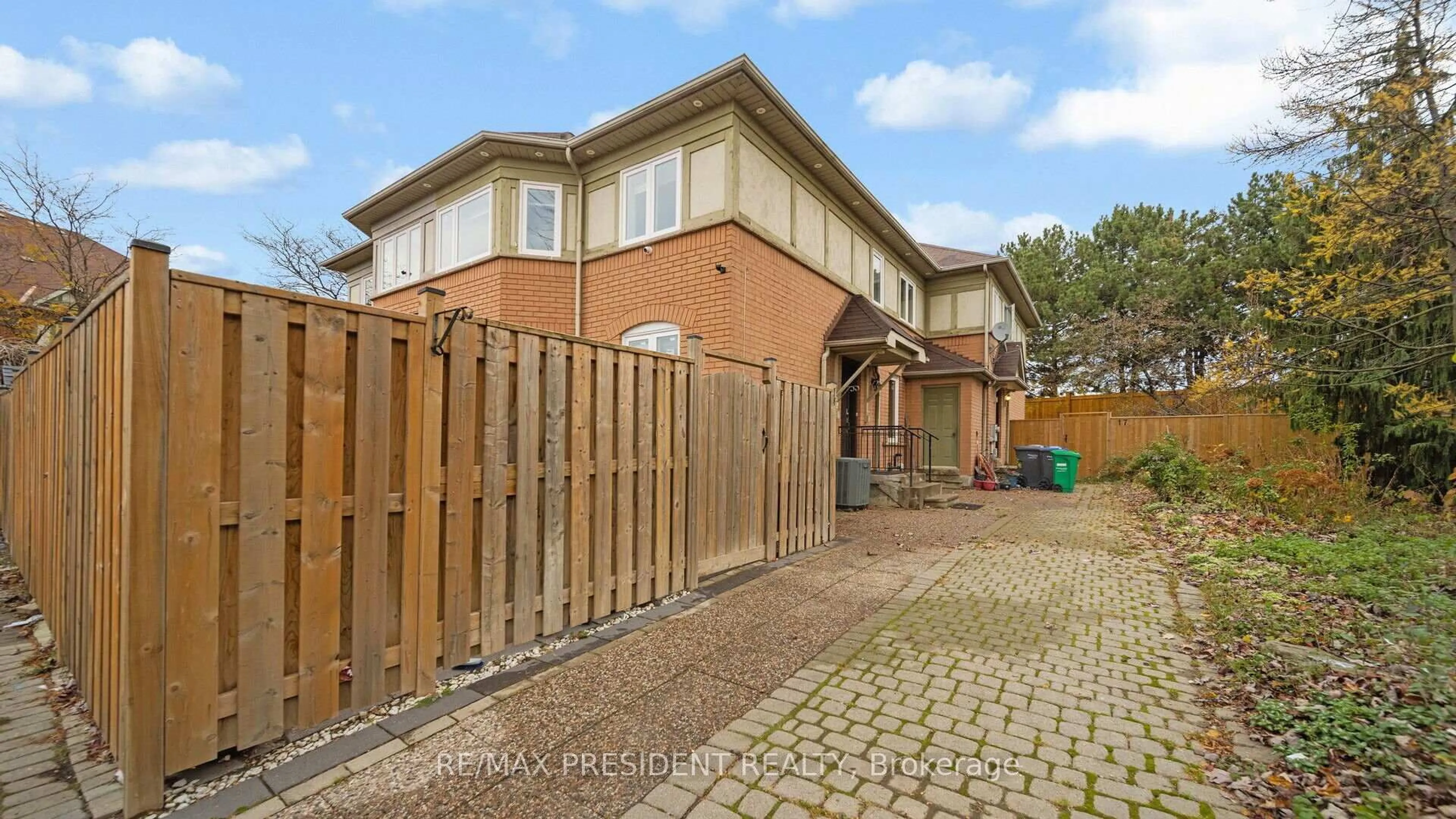 A pic from outside/outdoor area/front of a property/back of a property/a pic from drone, street for 19 Quail Feather Cres, Brampton Ontario L6R 1S7