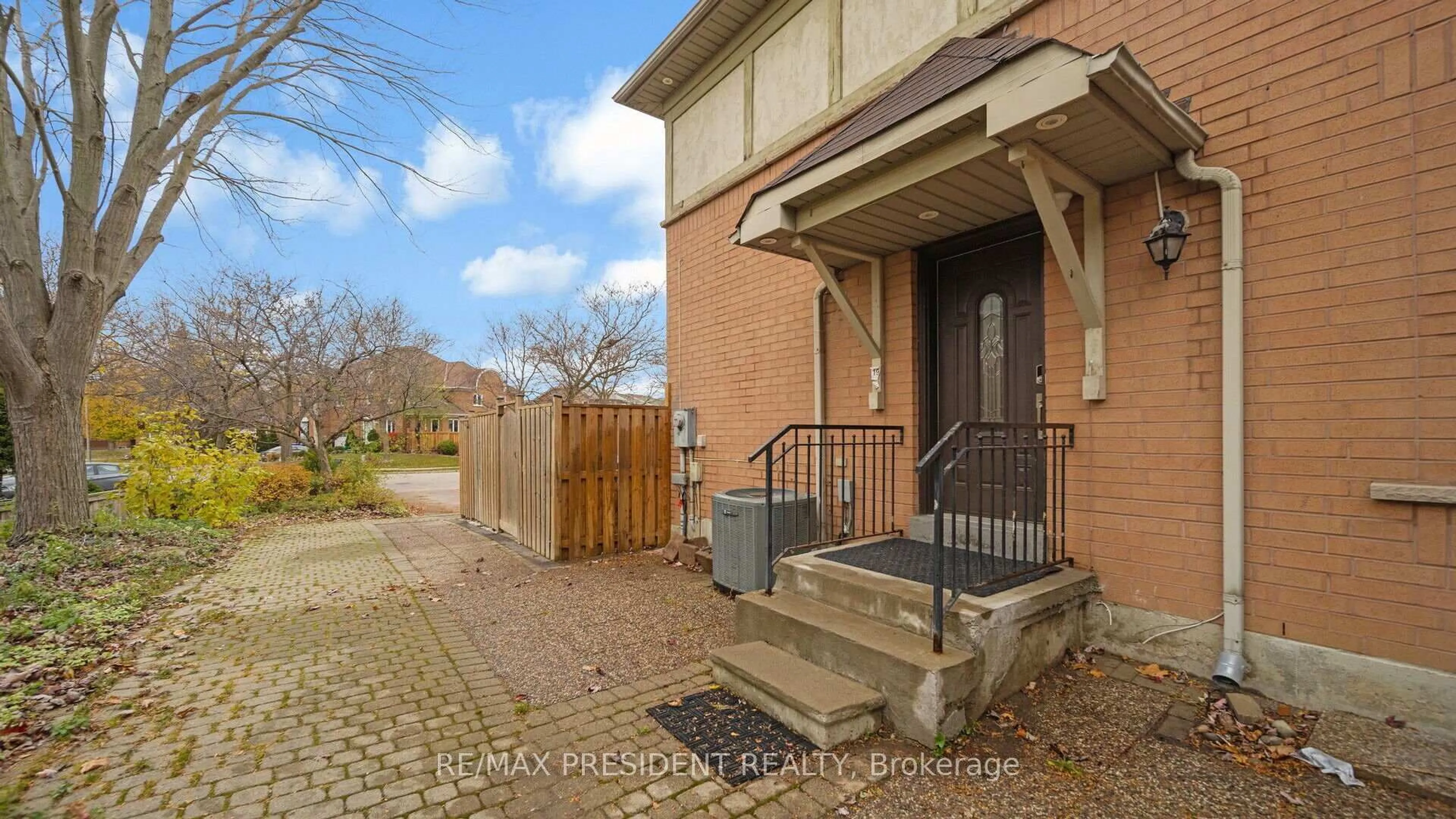 Patio, street for 19 Quail Feather Cres, Brampton Ontario L6R 1S7