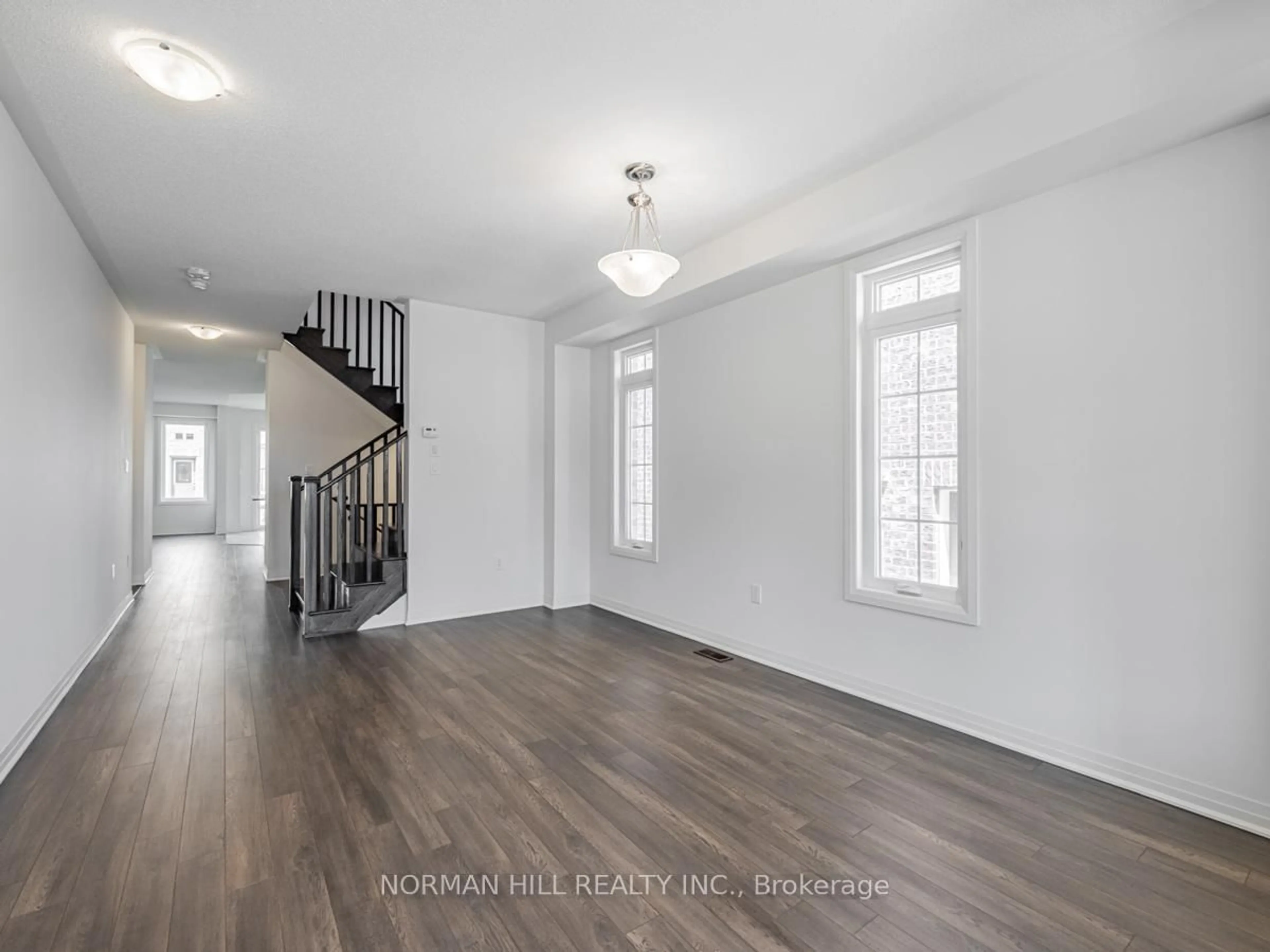 Indoor entryway for 14 Guildhouse Dr, Brampton Ontario L7A 4W5