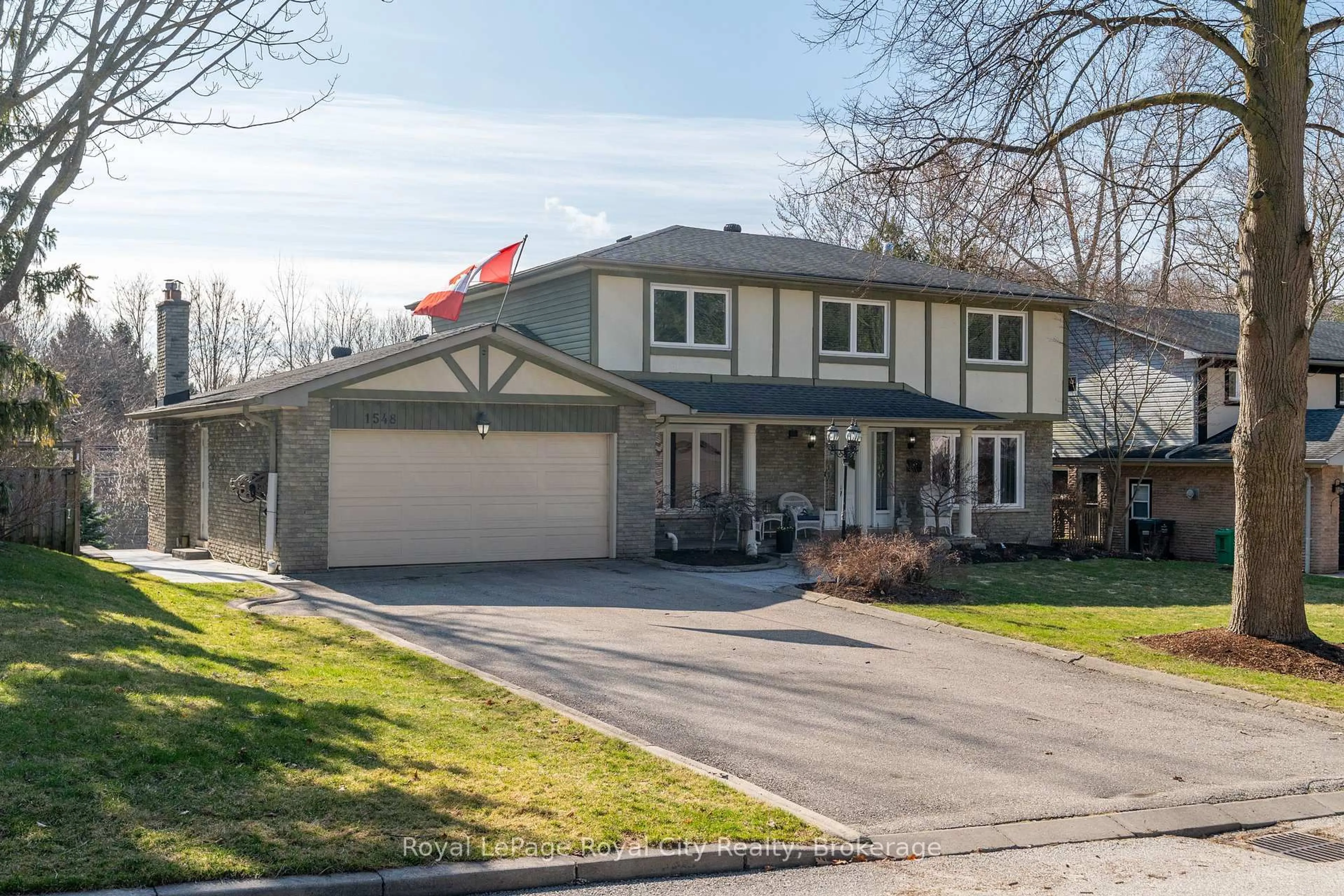 Home with vinyl exterior material, street for 1548 Troika Crt, Mississauga Ontario L5J 4C4