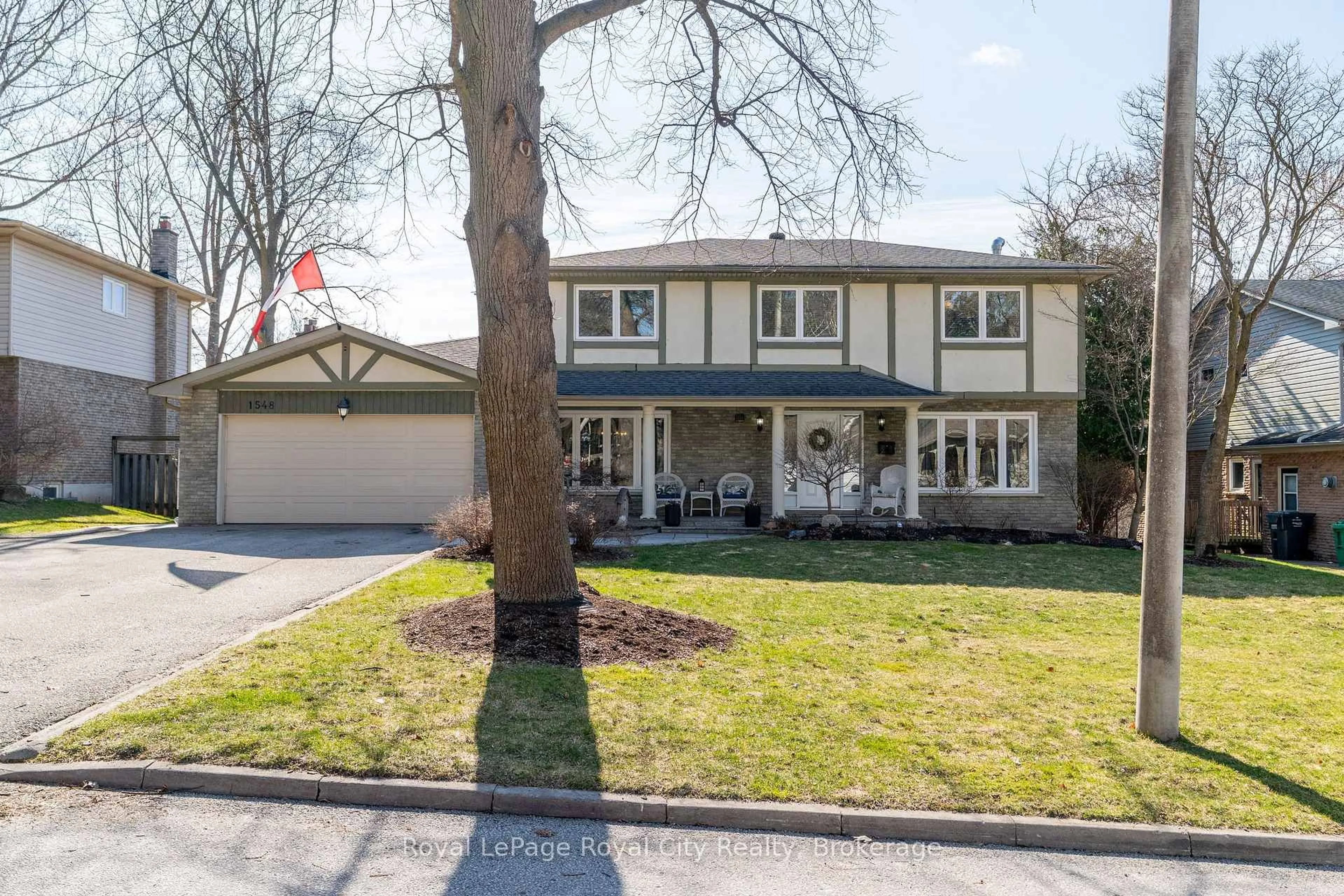 Home with vinyl exterior material, street for 1548 Troika Crt, Mississauga Ontario L5J 4C4