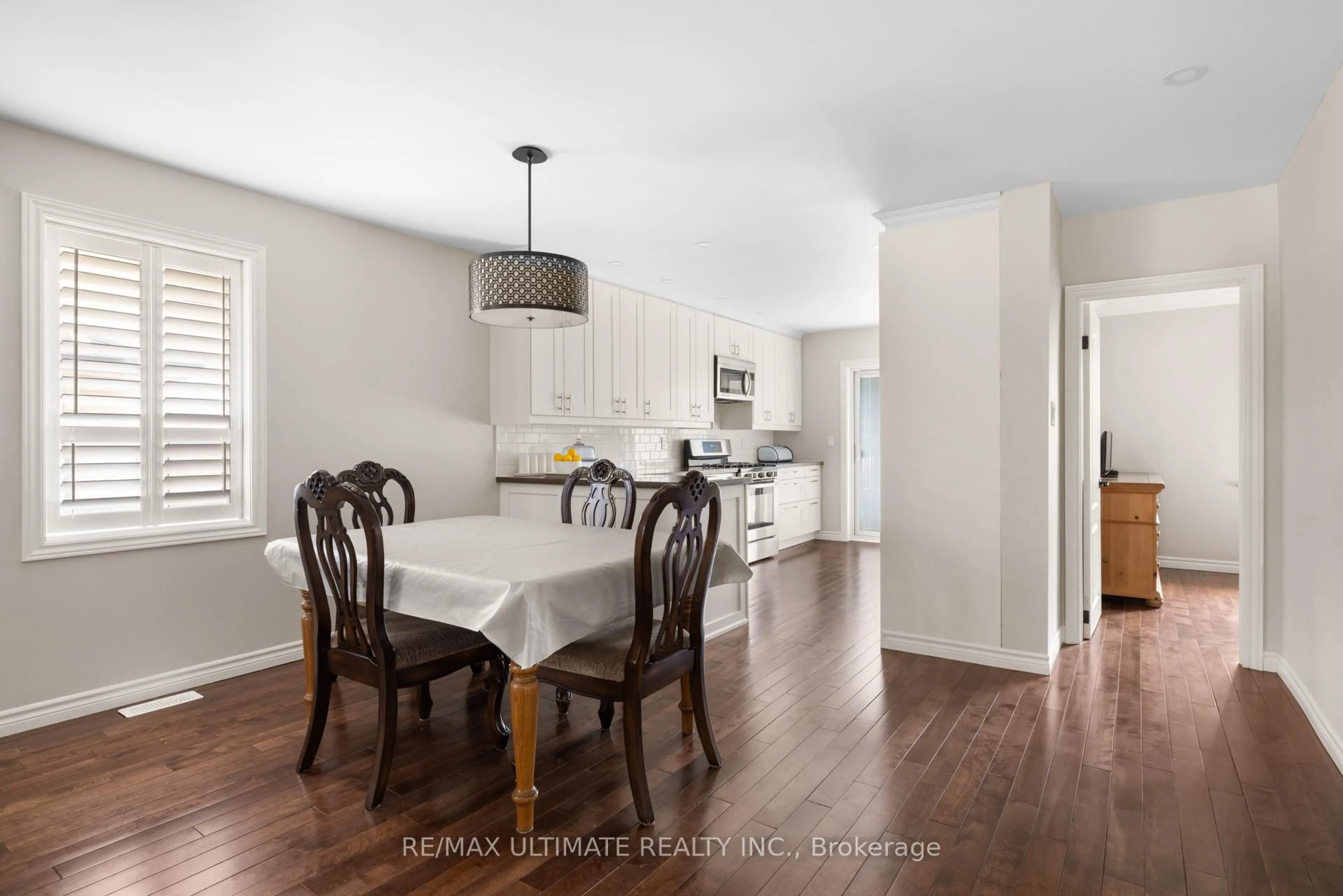 Open concept kitchen, unknown for 257 Wales Cres, Oakville Ontario L6L 3X8