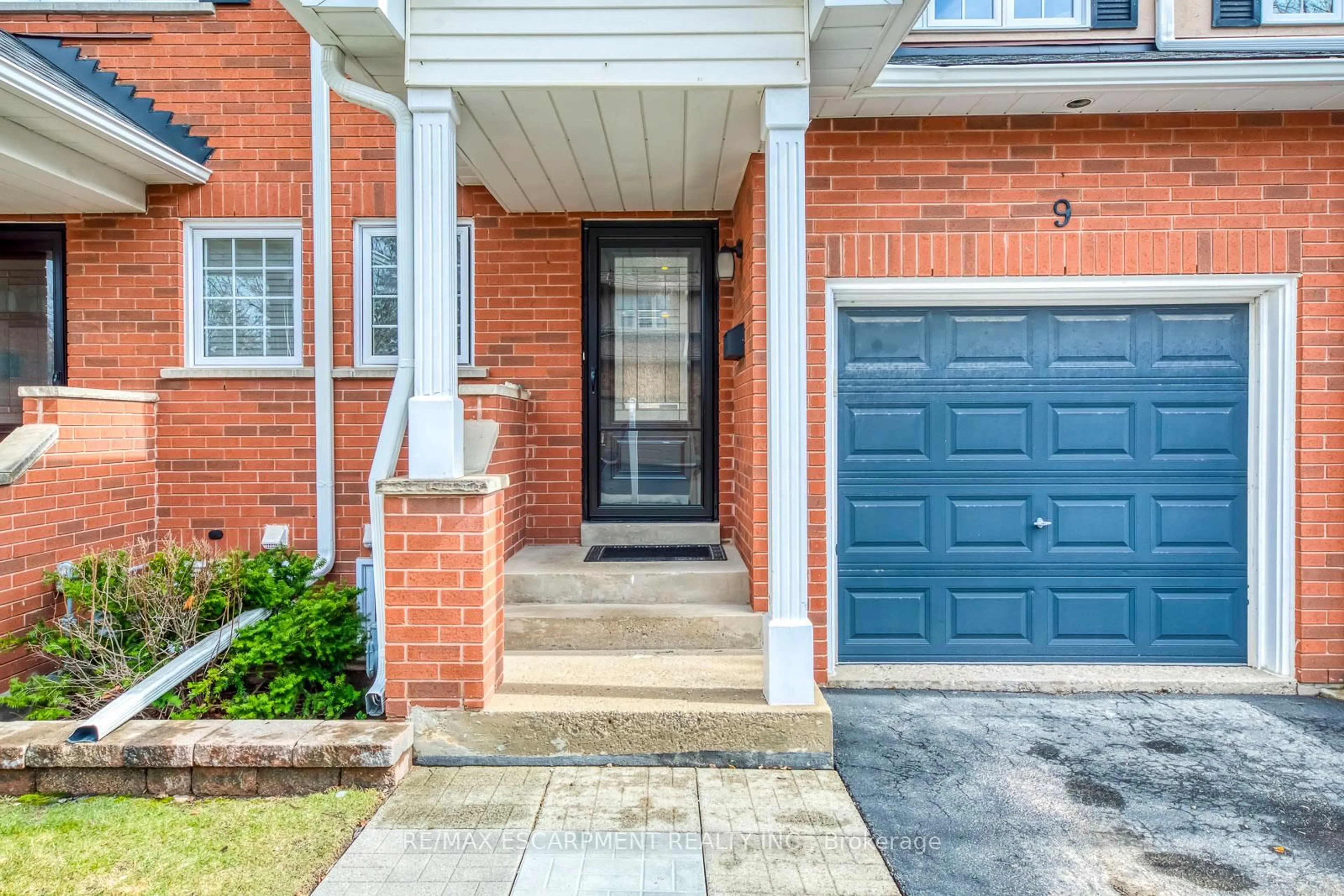 Home with brick exterior material, street for 2880 Headon Forest Dr #9, Burlington Ontario L7M 4H2