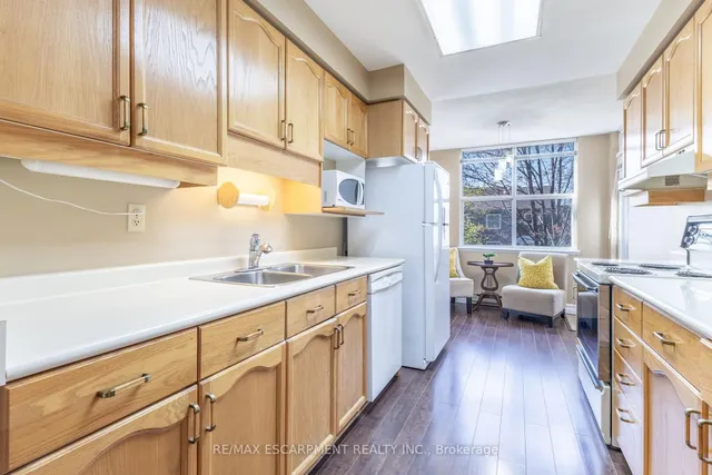 Additional property image - 2199 Sixth Line Unit 314