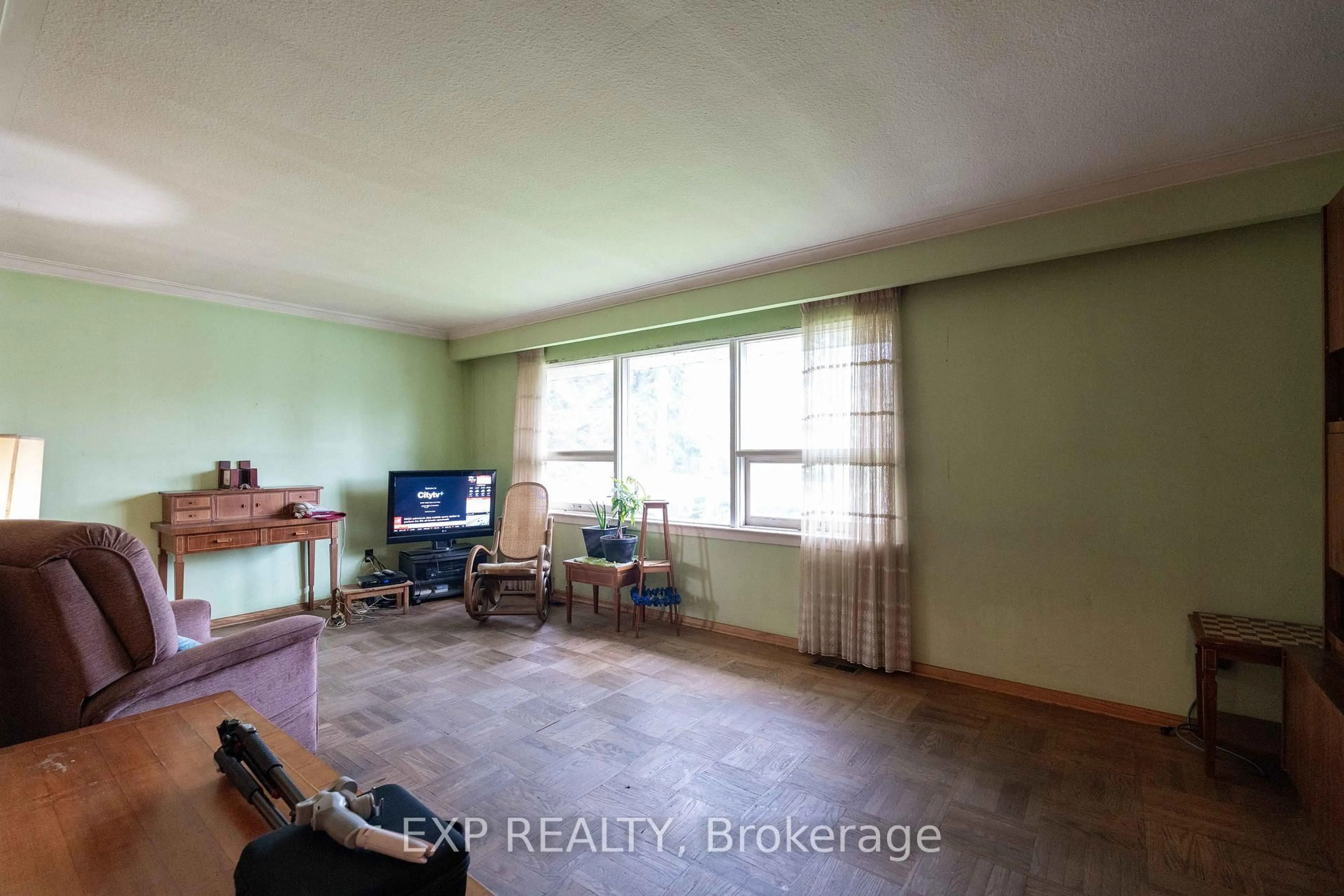 A pic of a room for 893 Eighth St, Mississauga Ontario L5E 1R3
