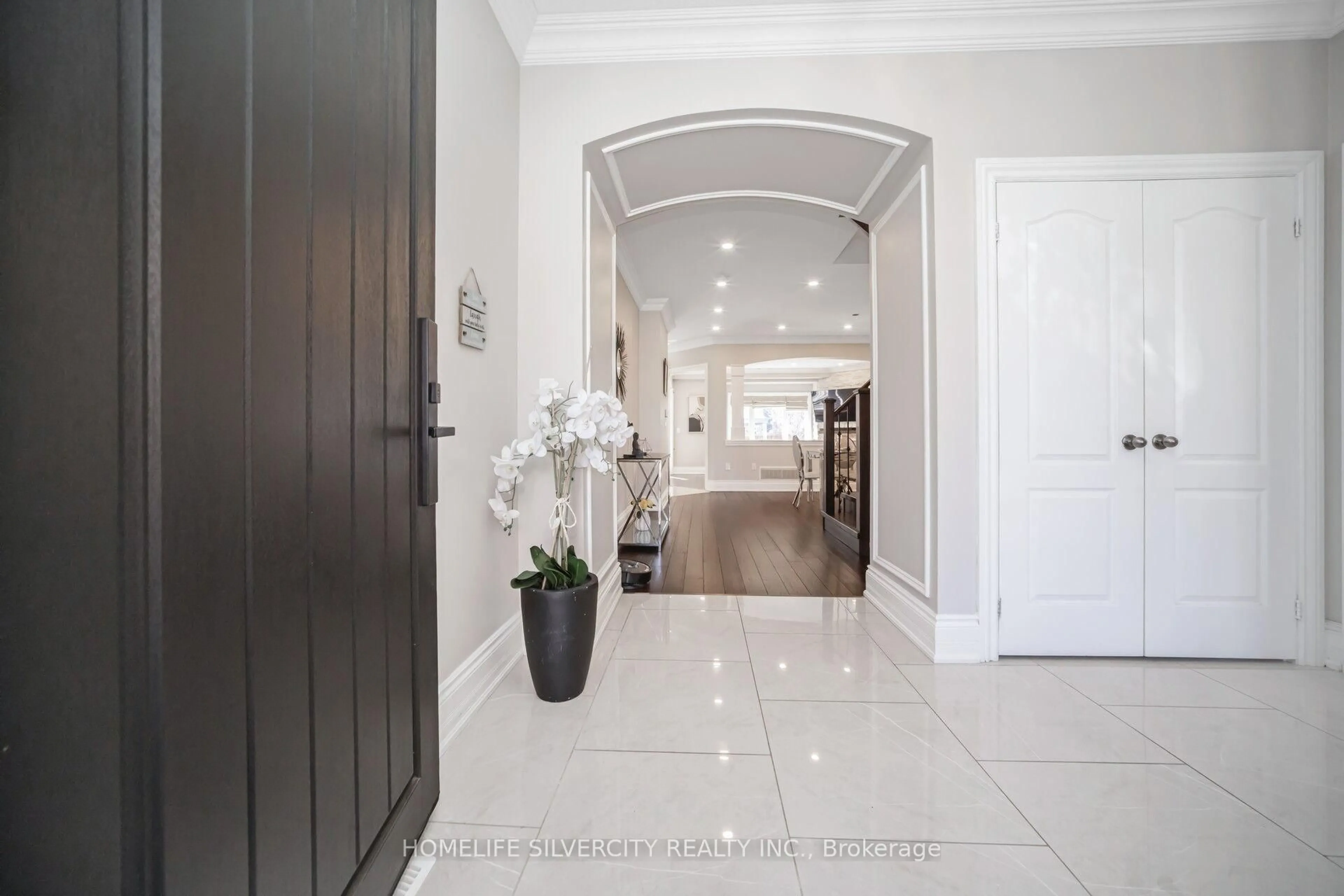 Indoor entryway for 3192 Sorrento Cres, Burlington Ontario L7M 0N2