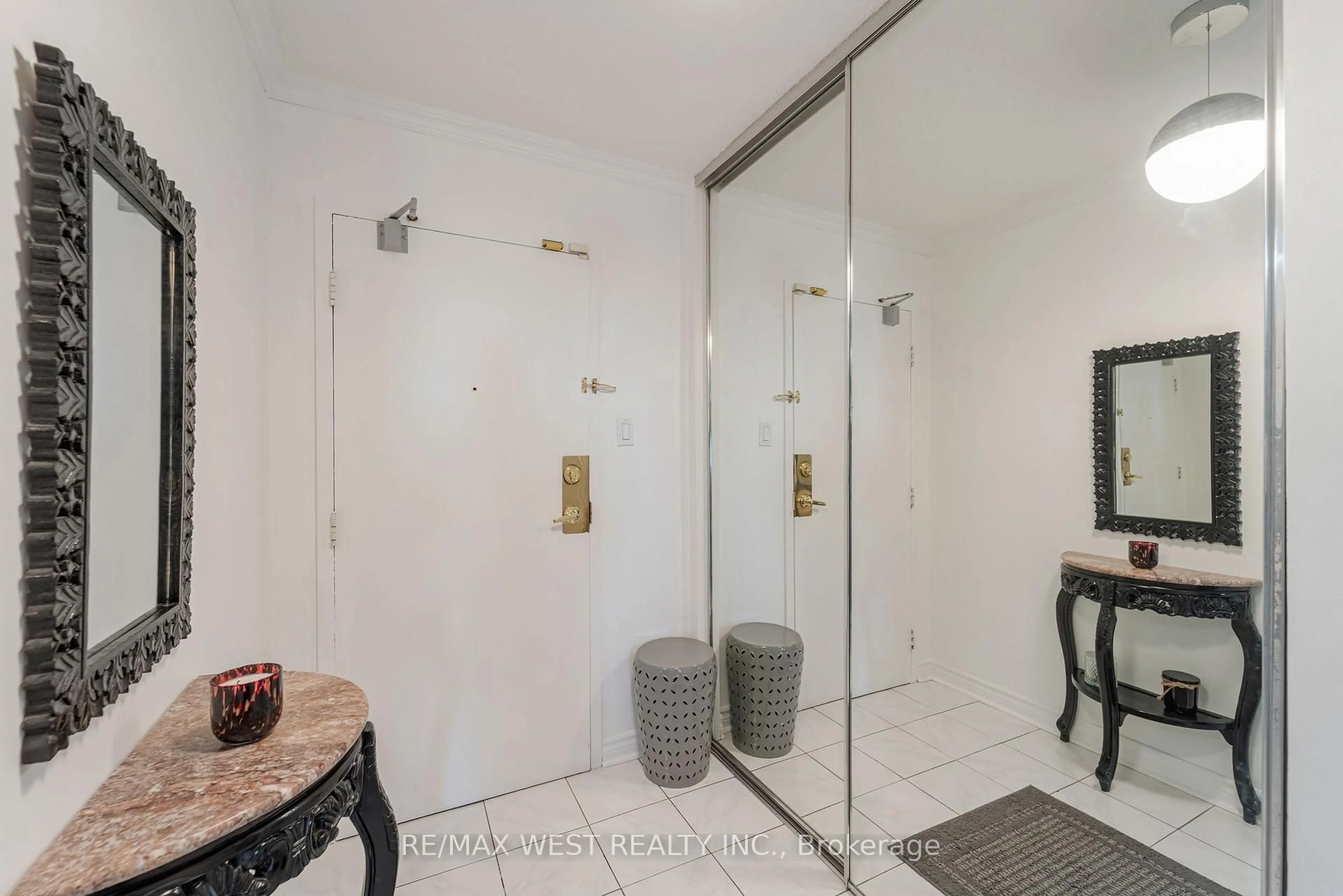 Indoor entryway for 236 Albion Rd #1110, Toronto Ontario M9W 6A6