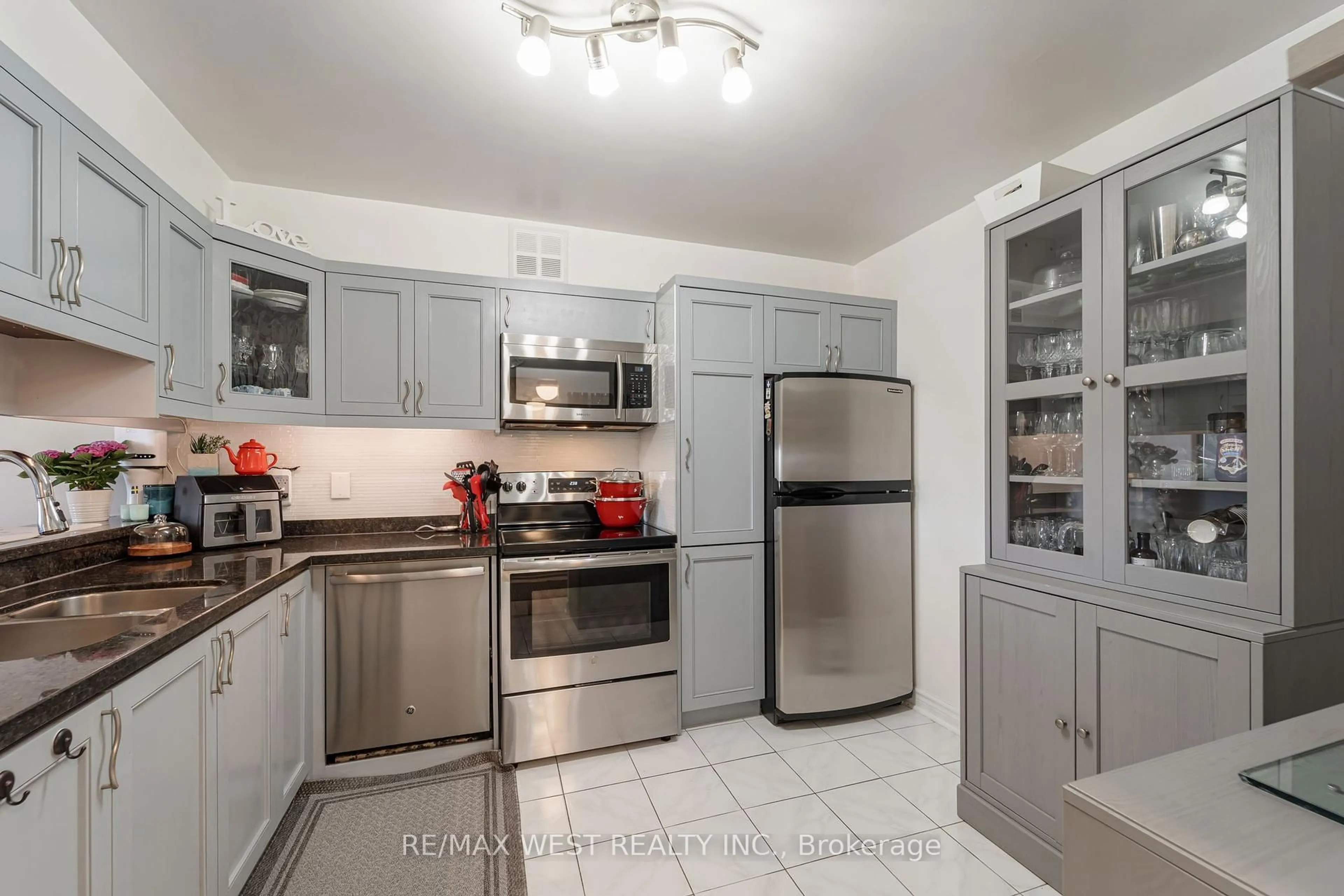 Standard kitchen, ceramic/tile floor for 236 Albion Rd #1110, Toronto Ontario M9W 6A6