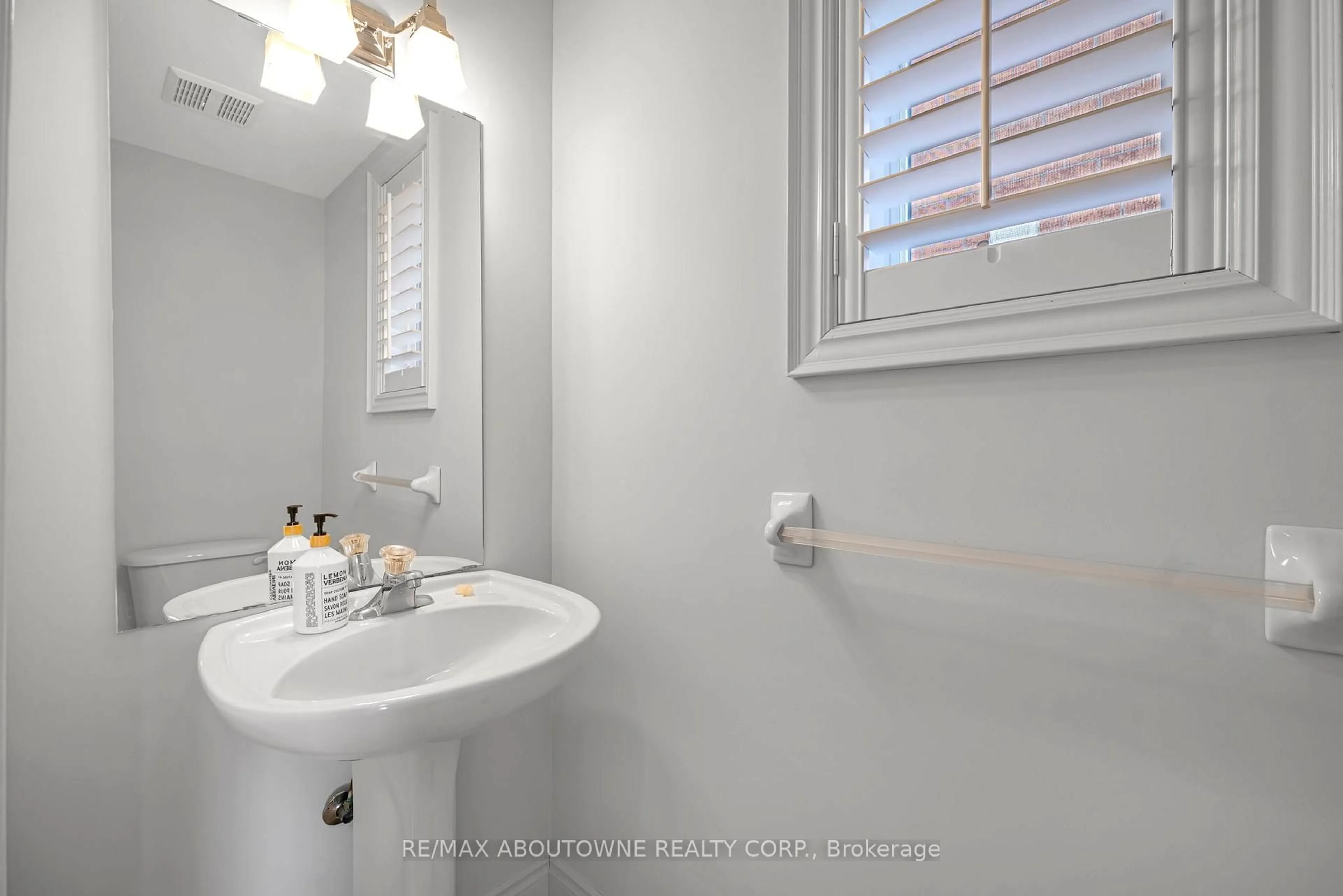 Standard bathroom, ceramic/tile floor for 2255 Foxfield Rd, Oakville Ontario L6M 4C9