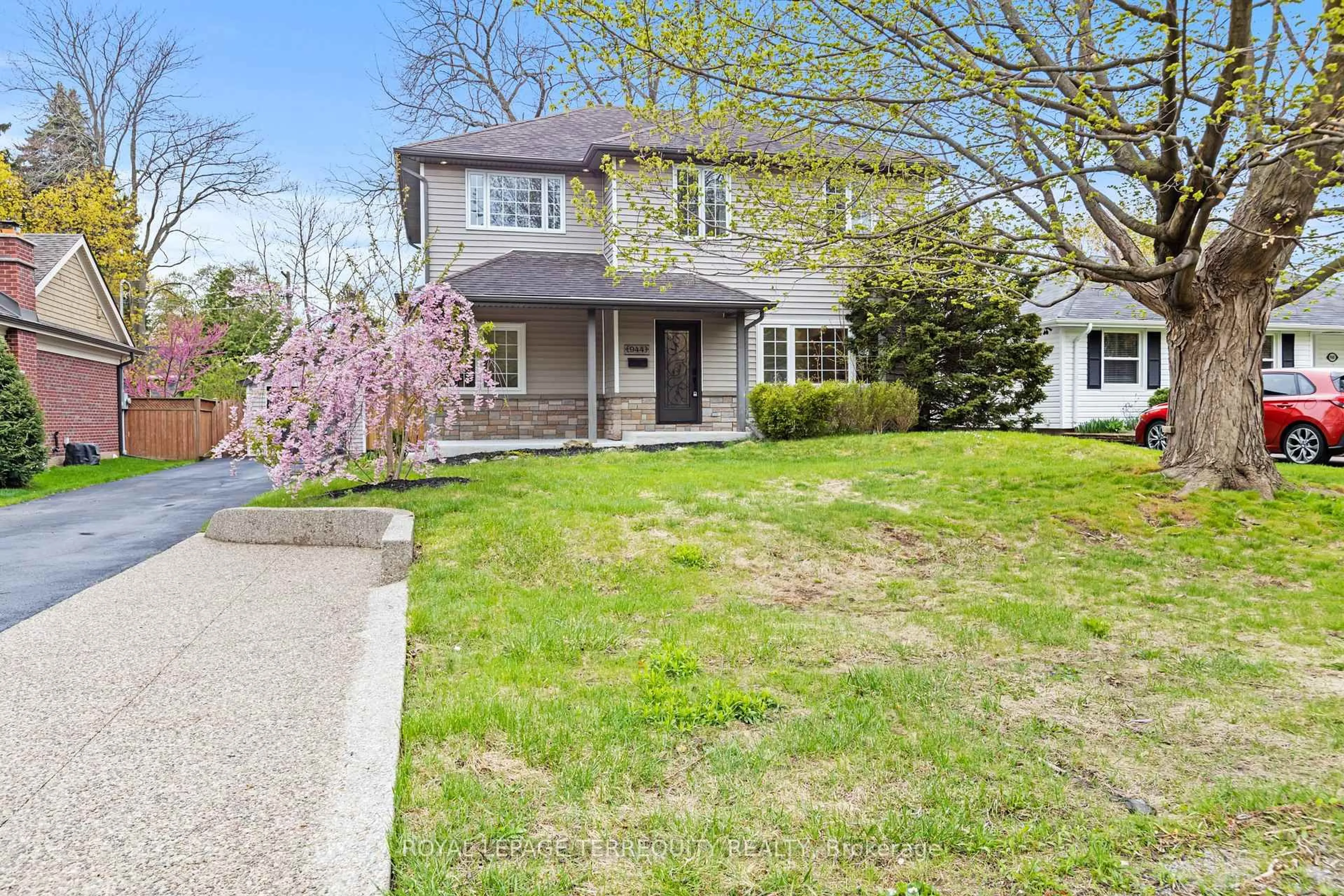 Unknown for 944 Long Dr, Burlington Ontario L7T 3K1