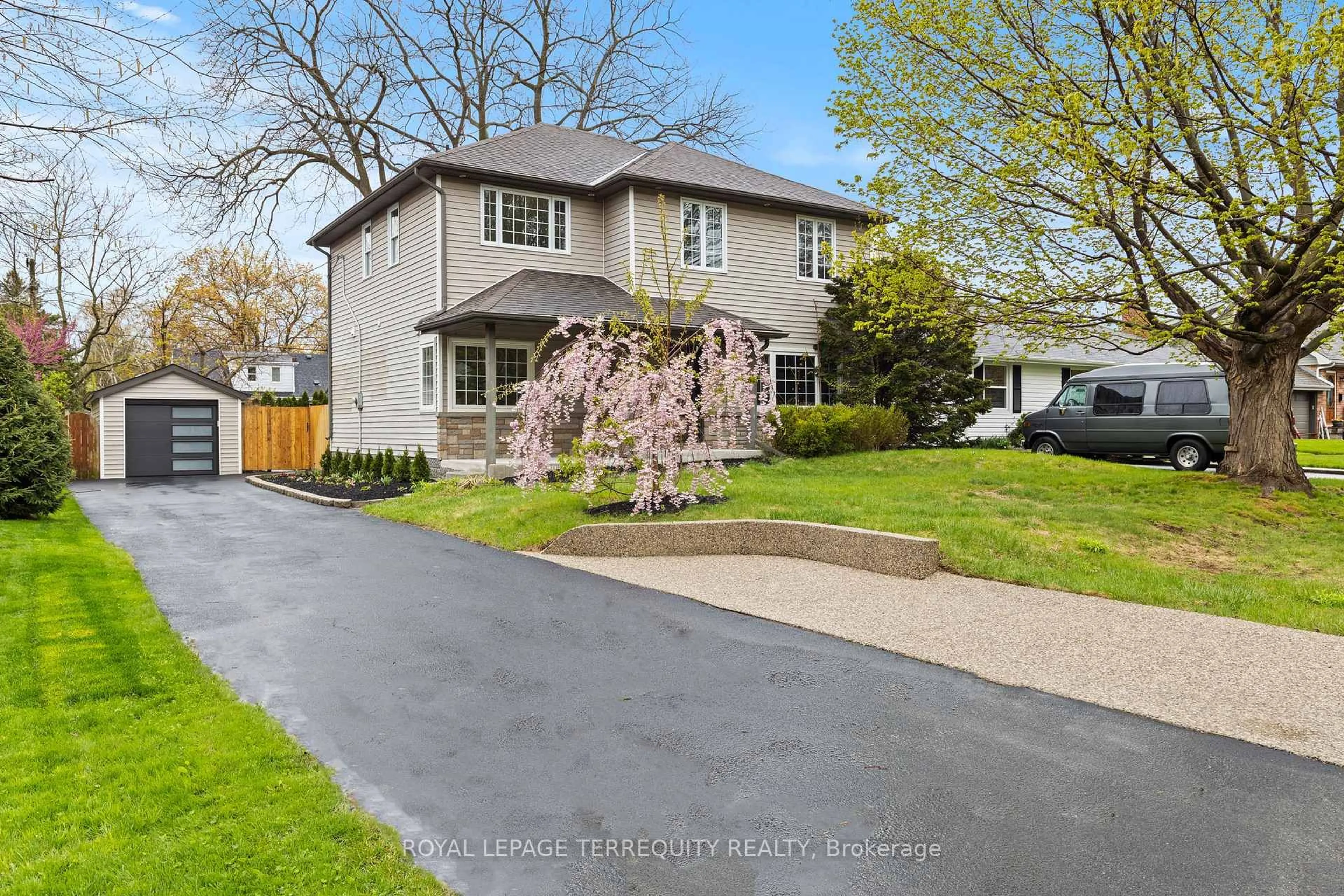 Unknown for 944 Long Dr, Burlington Ontario L7T 3K1