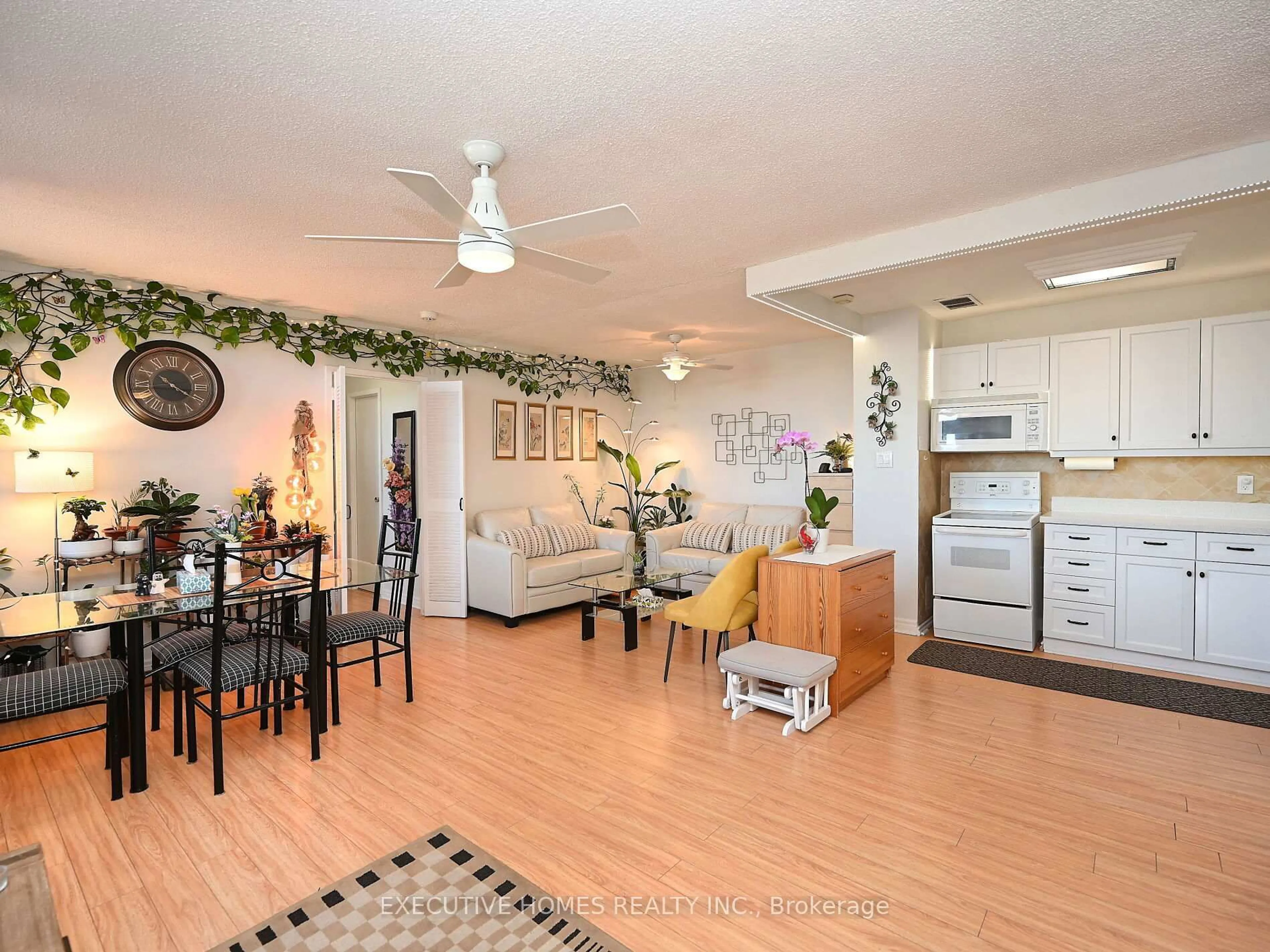 Unknown for 3065 Queen Frederica Dr #1107, Mississauga Ontario L4Y 3A3