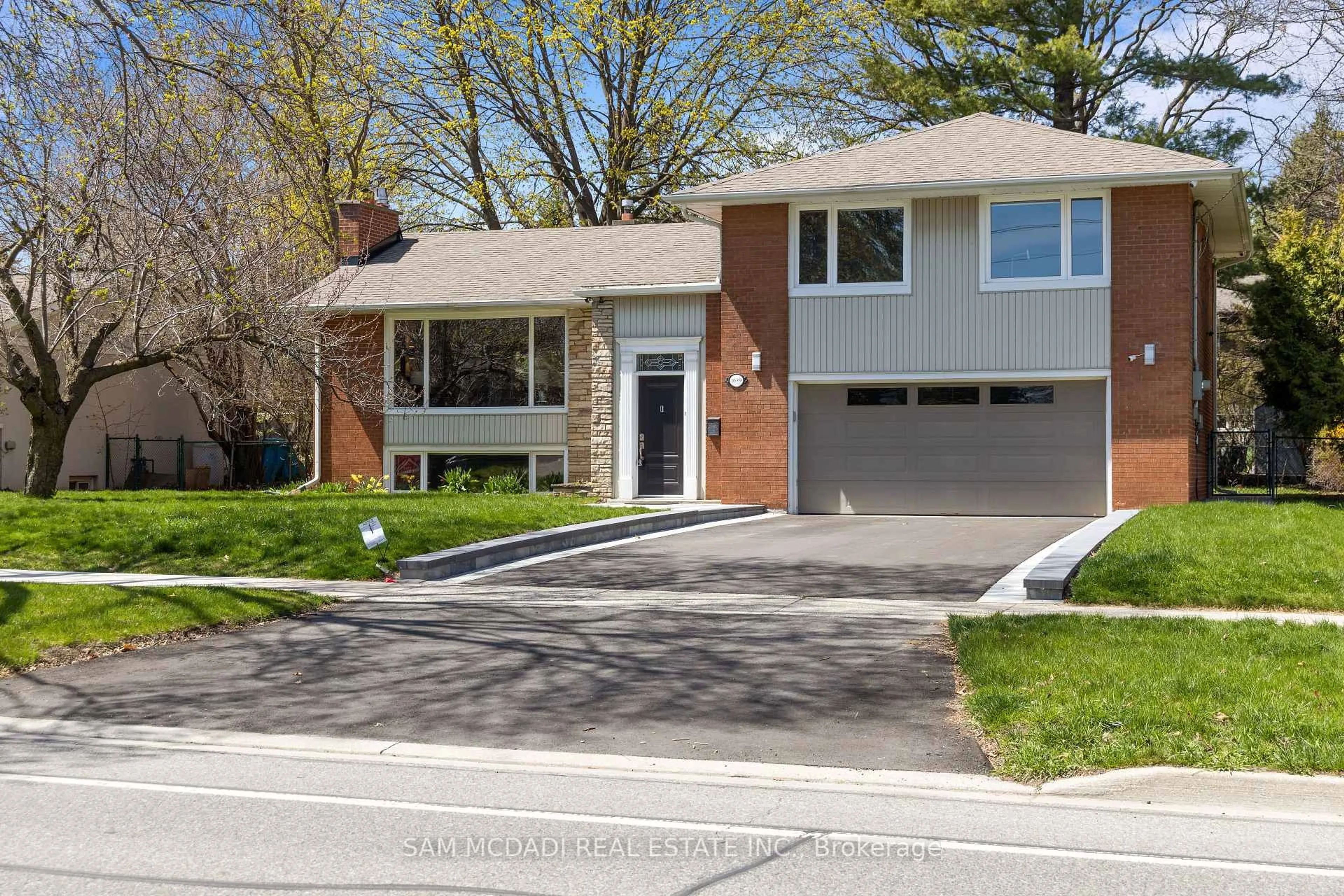 Home with brick exterior material, street for 1639 Truscott Dr, Mississauga Ontario L5J 1Z5