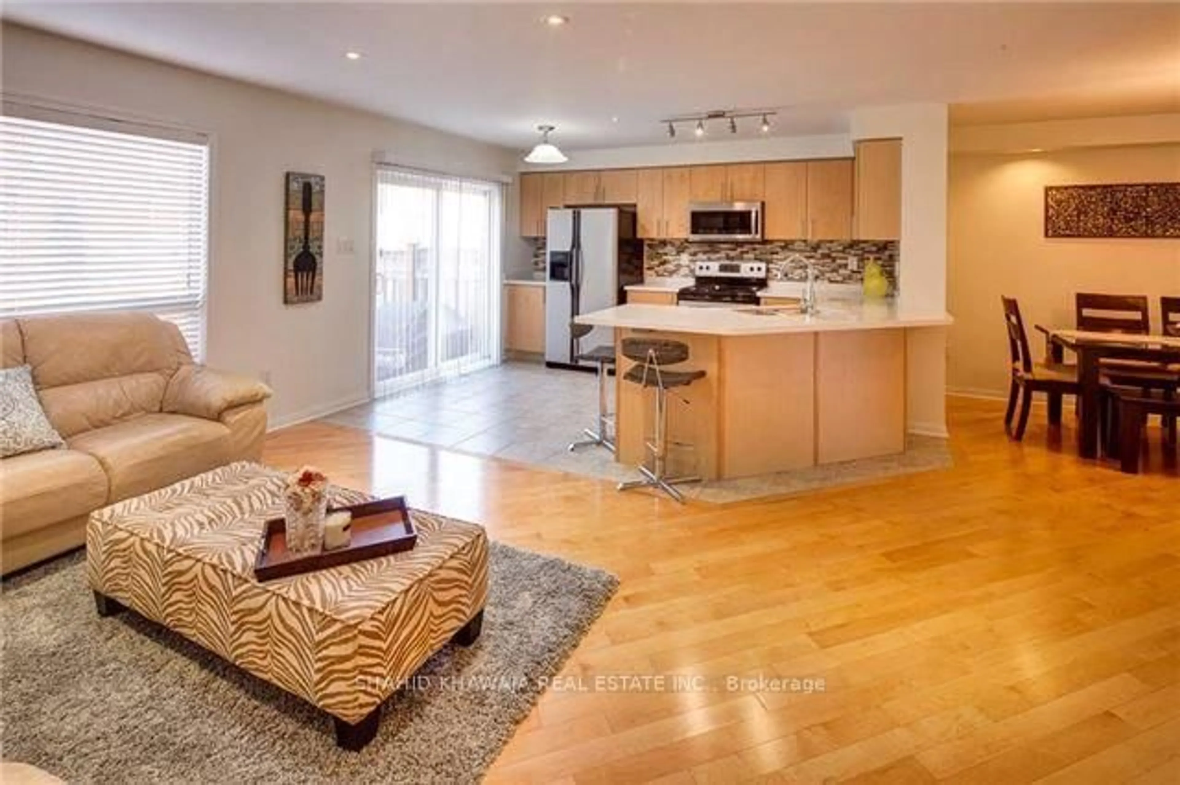 Open concept kitchen, wood/laminate floor for 841 Gifford Cres, Milton Ontario L9T 0L2