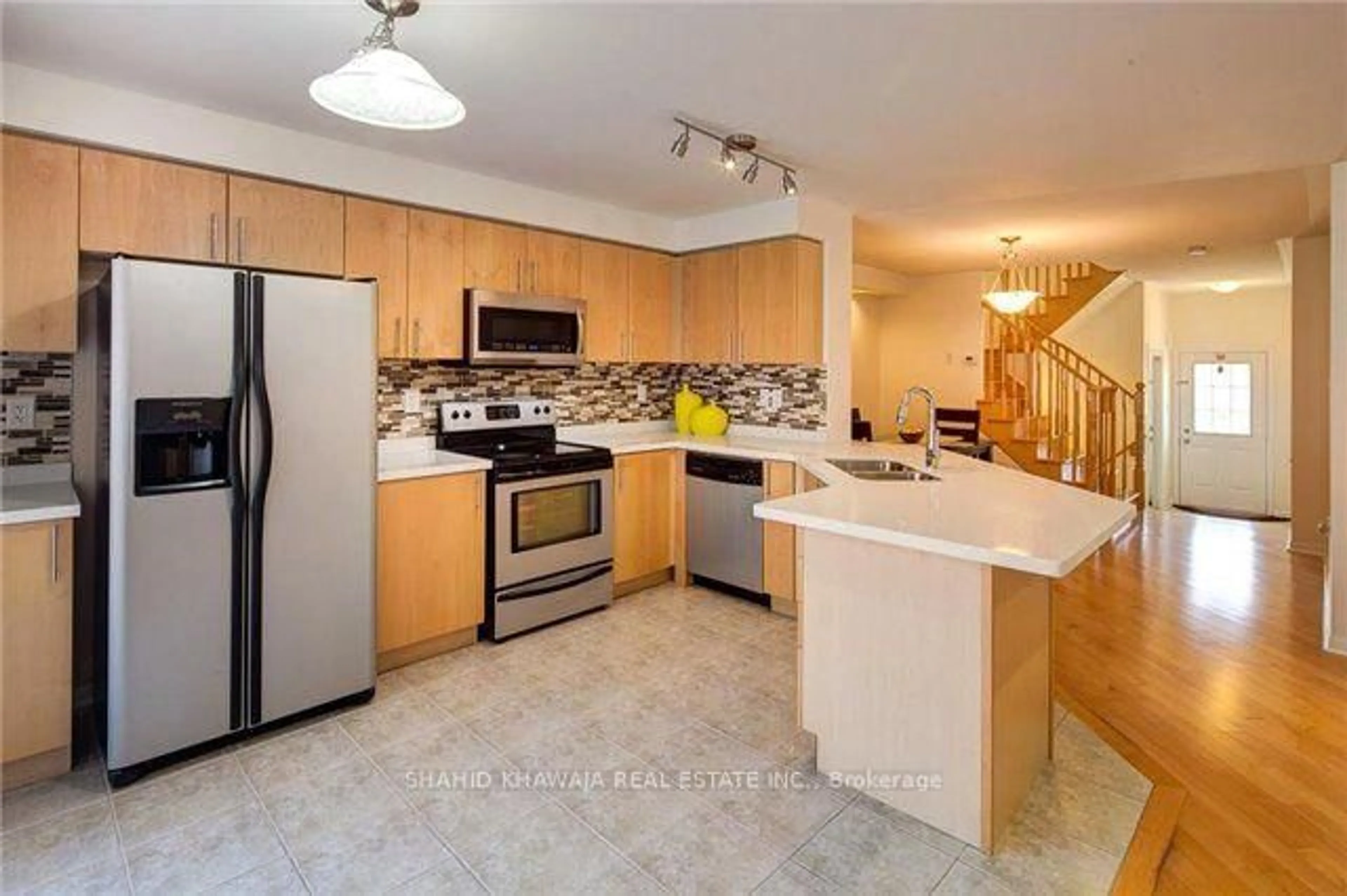 Open concept kitchen, ceramic/tile floor for 841 Gifford Cres, Milton Ontario L9T 0L2