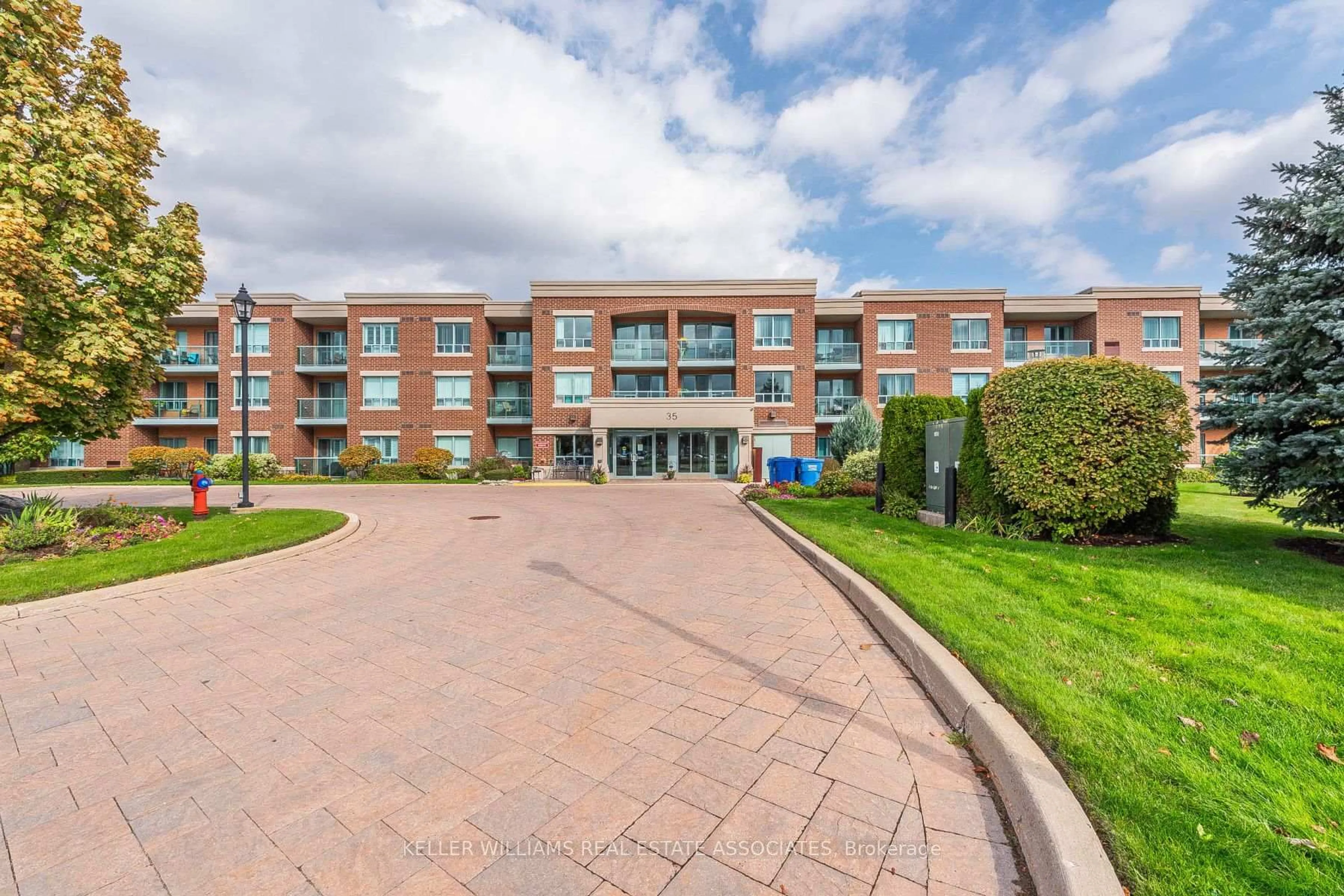 A pic from outside/outdoor area/front of a property/back of a property/a pic from drone, building for 35 Via Rosedale N/A #208, Brampton Ontario L6R 3J9
