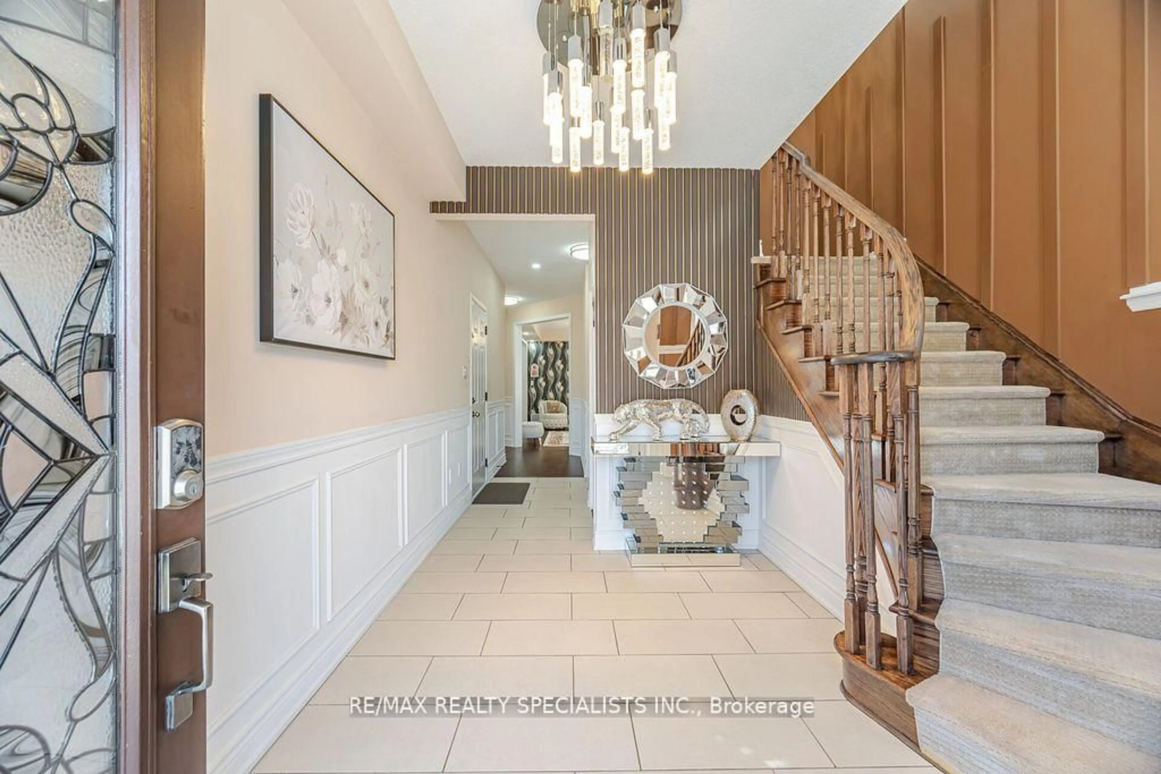 Indoor foyer for 52 Abercrombie Cres, Brampton Ontario L7A 4N1