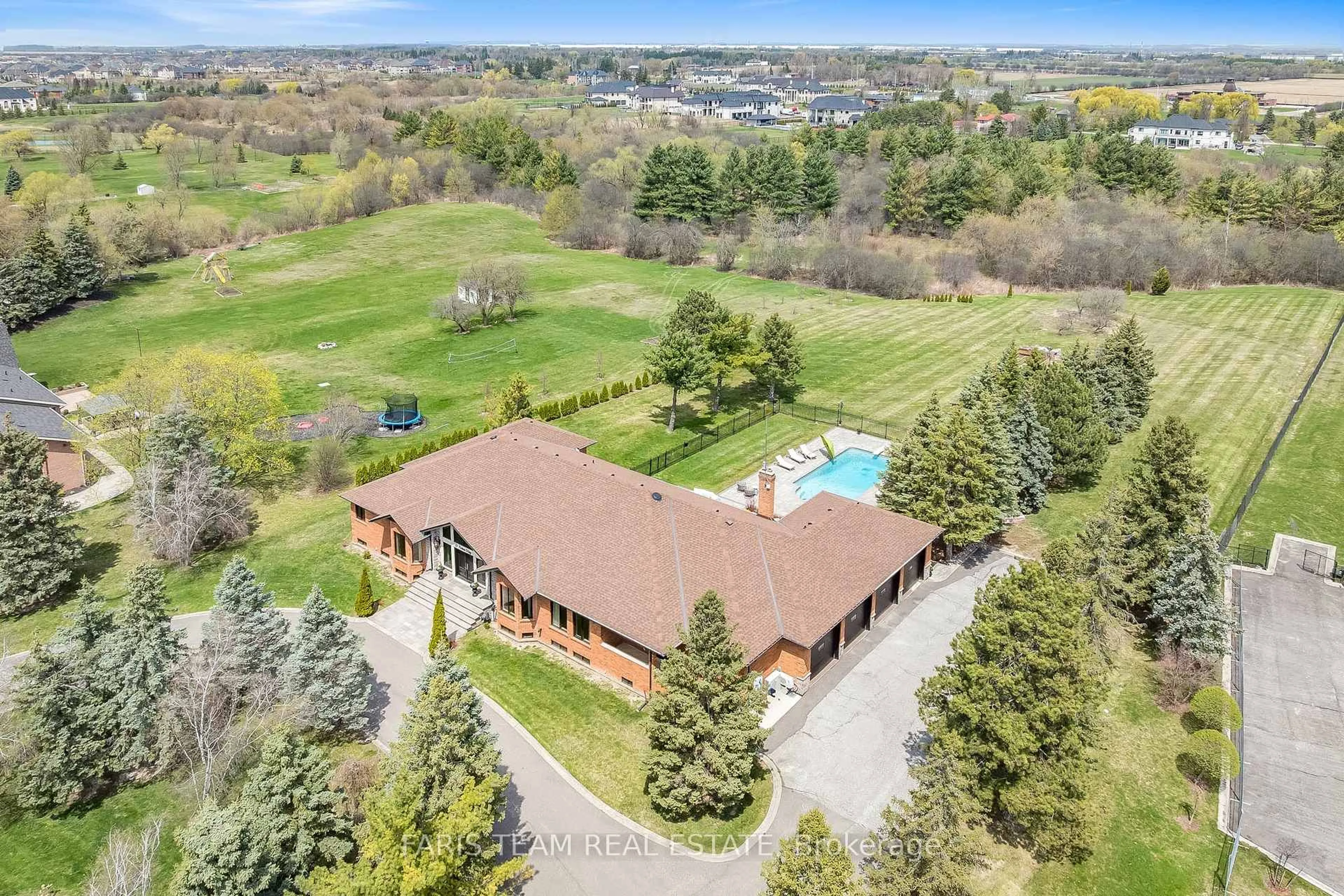 A pic from outside/outdoor area/front of a property/back of a property/a pic from drone, water/lake/river/ocean view for 37 Fenton Way, Brampton Ontario L6P 0P4