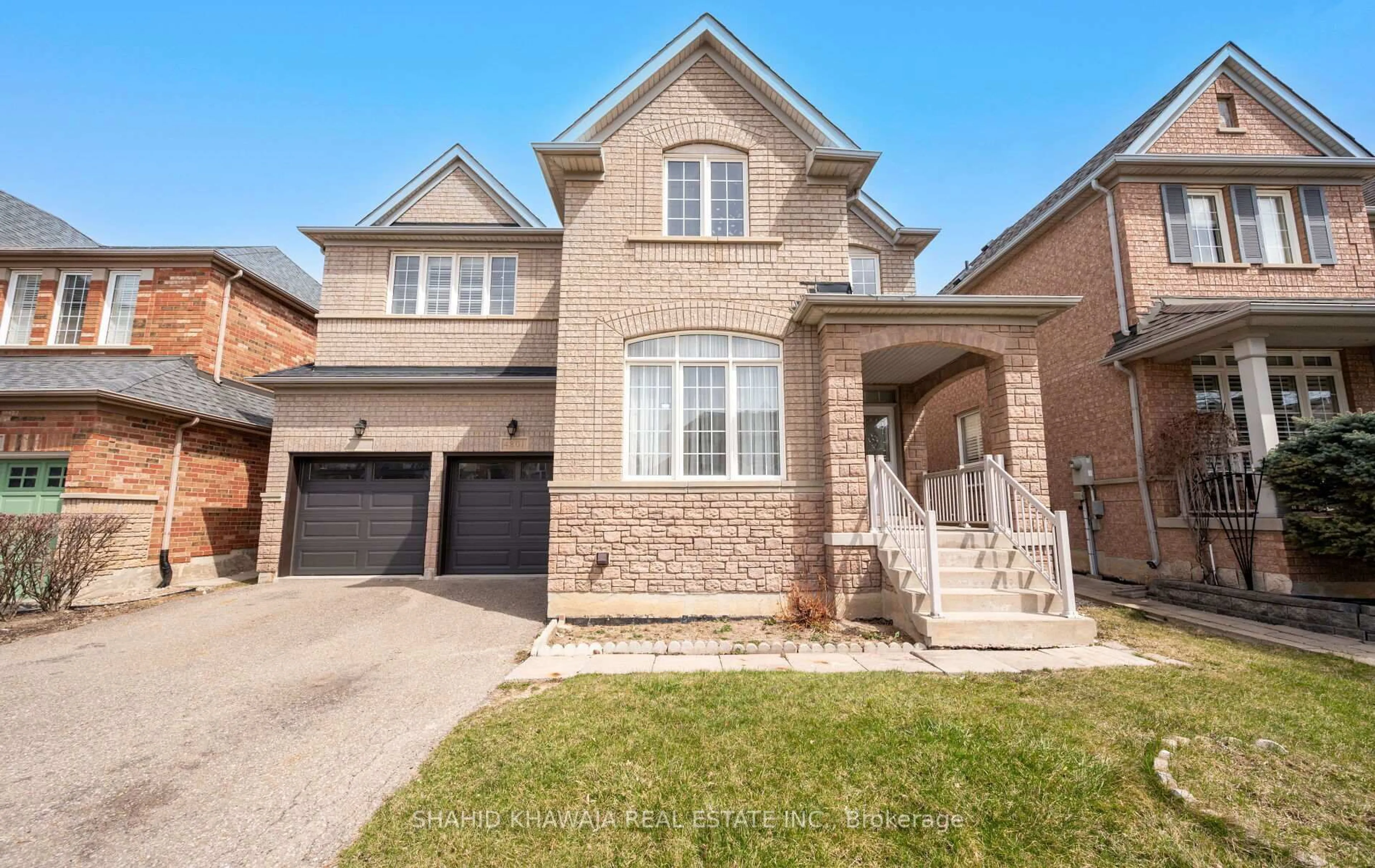 Home with brick exterior material, street for 4801 St. Martin Mews, Mississauga Ontario L5M 7K1