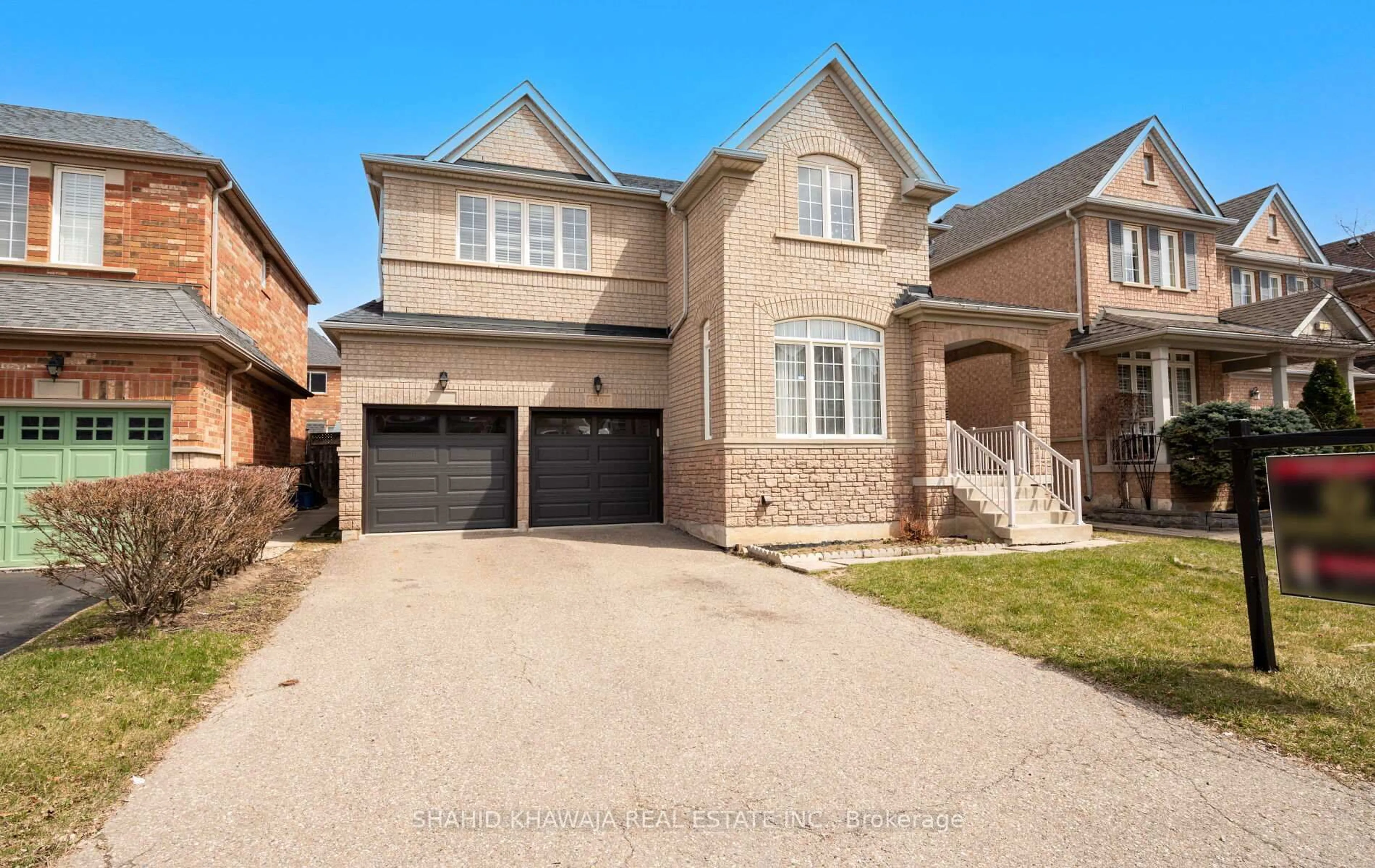 Home with brick exterior material, street for 4801 St. Martin Mews, Mississauga Ontario L5M 7K1