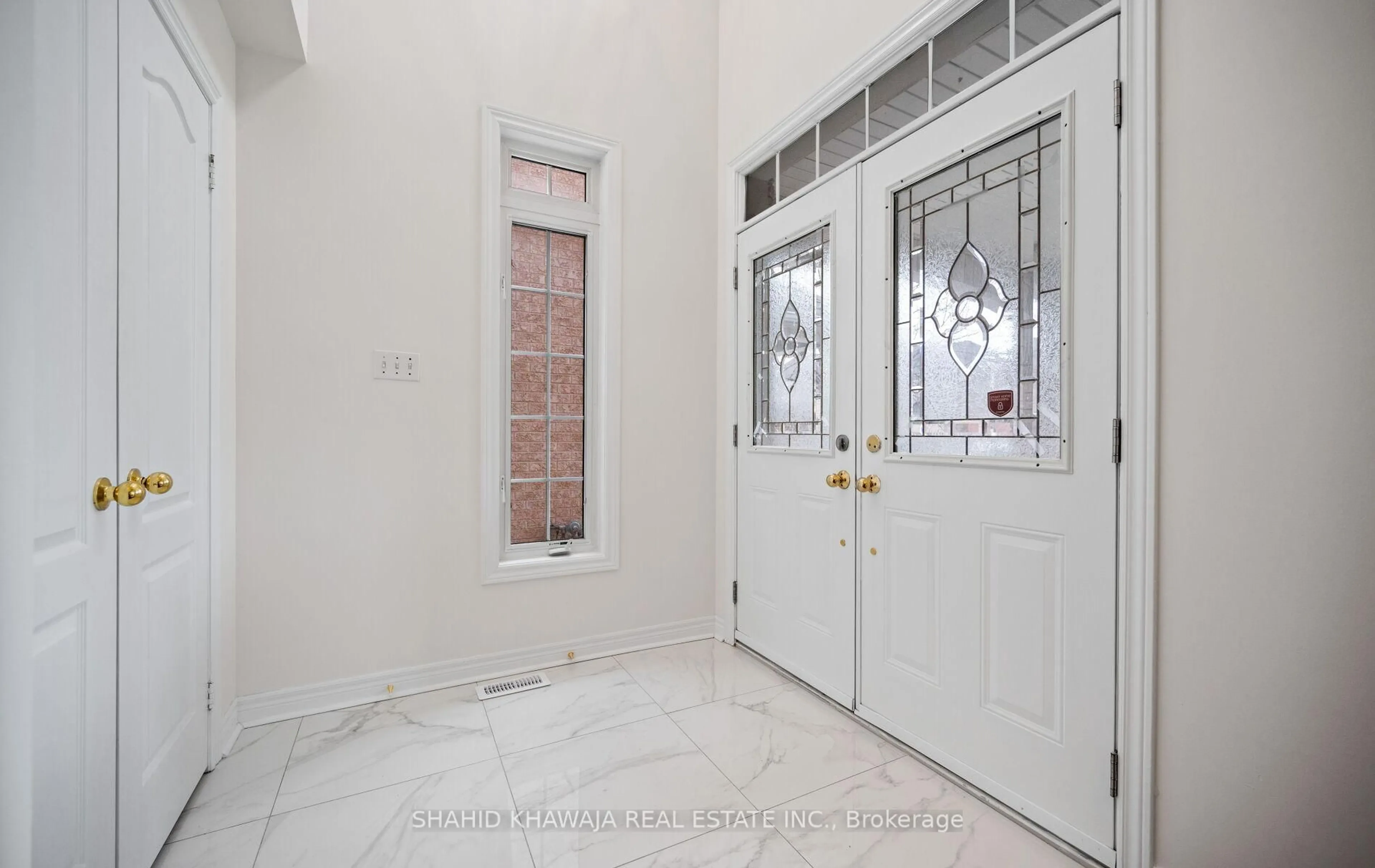 Indoor entryway for 4801 St. Martin Mews, Mississauga Ontario L5M 7K1