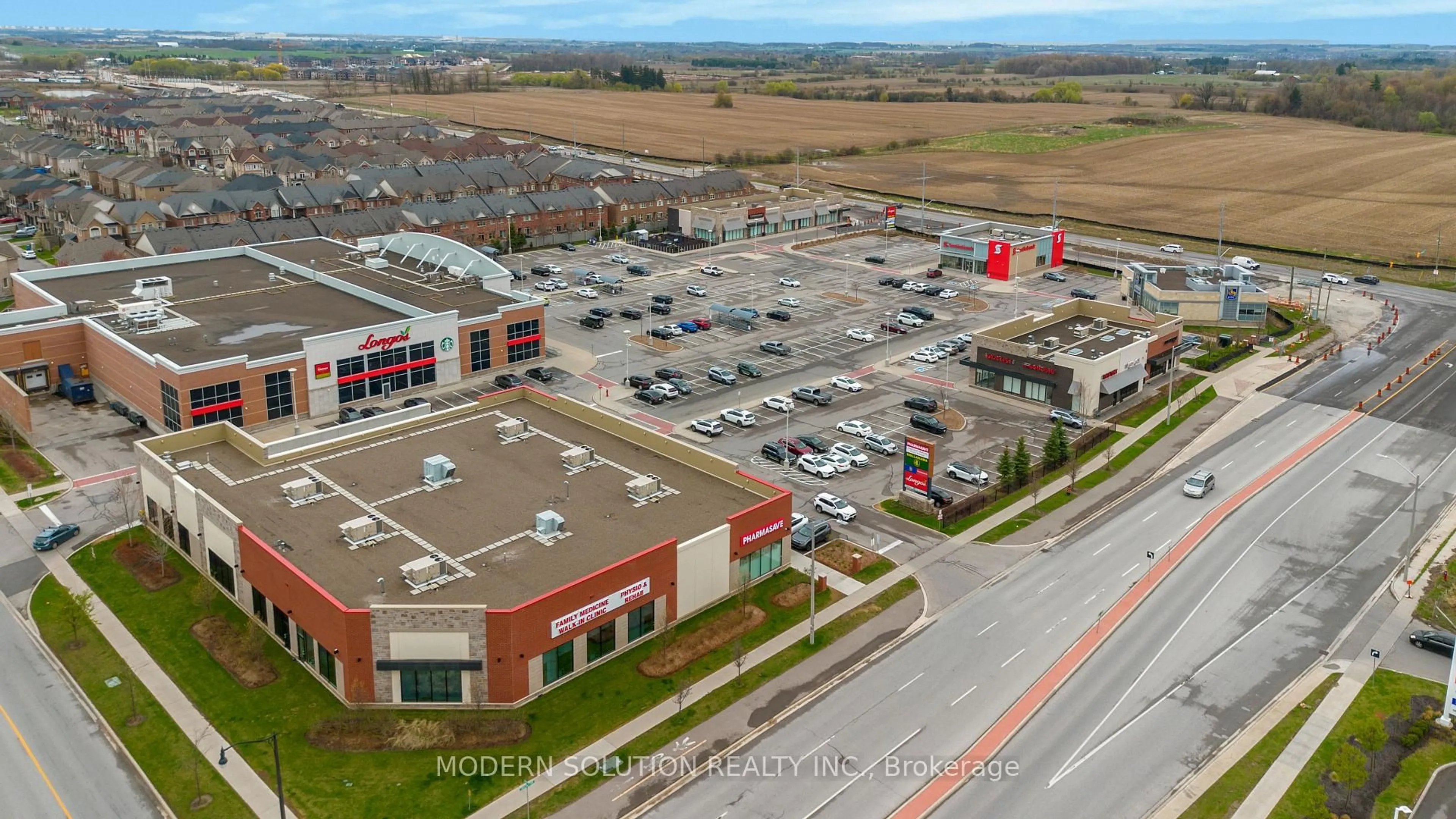 A pic from outside/outdoor area/front of a property/back of a property/a pic from drone, unknown for 200 Veterans Dr #22, Brampton Ontario L7A 4S6