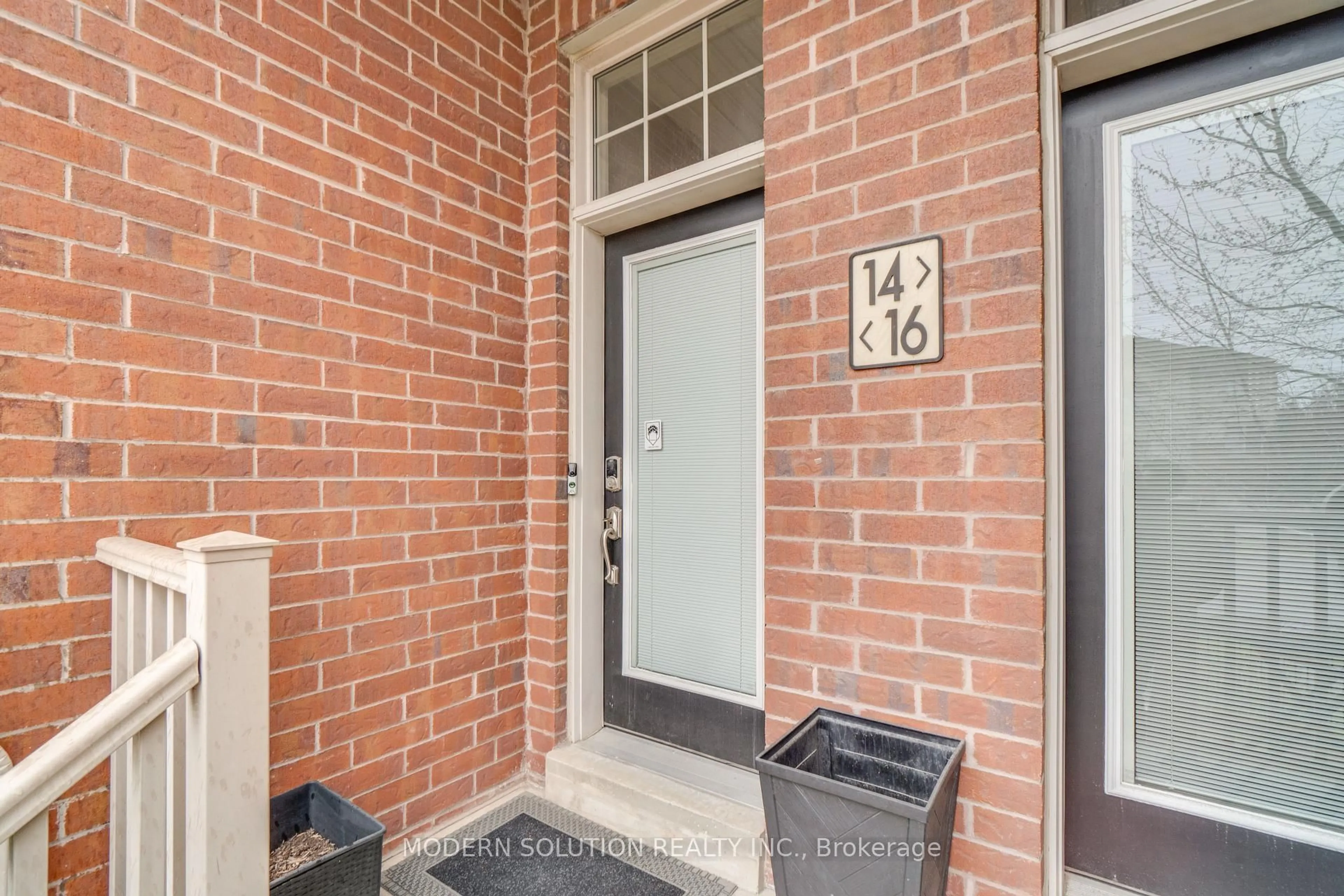 Indoor entryway for 3355 Thomas St #16, Mississauga Ontario L5M 0P7