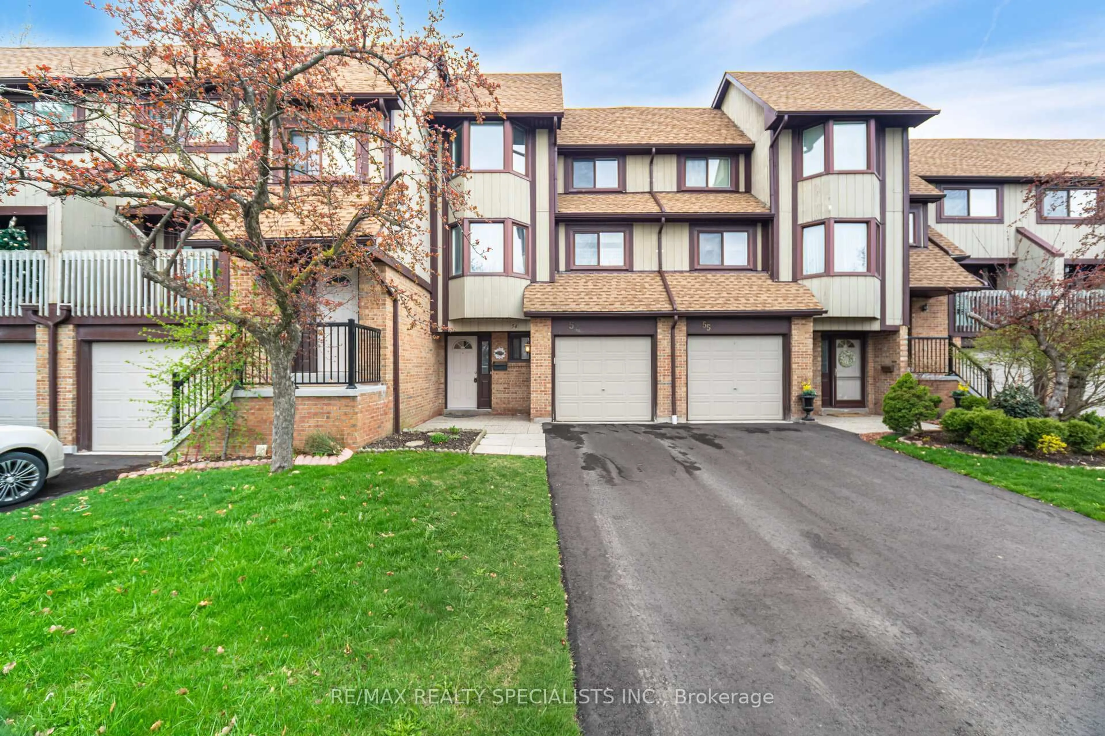A pic from outside/outdoor area/front of a property/back of a property/a pic from drone, street for 6780 Formentera Ave #54, Mississauga Ontario L5N 2L1