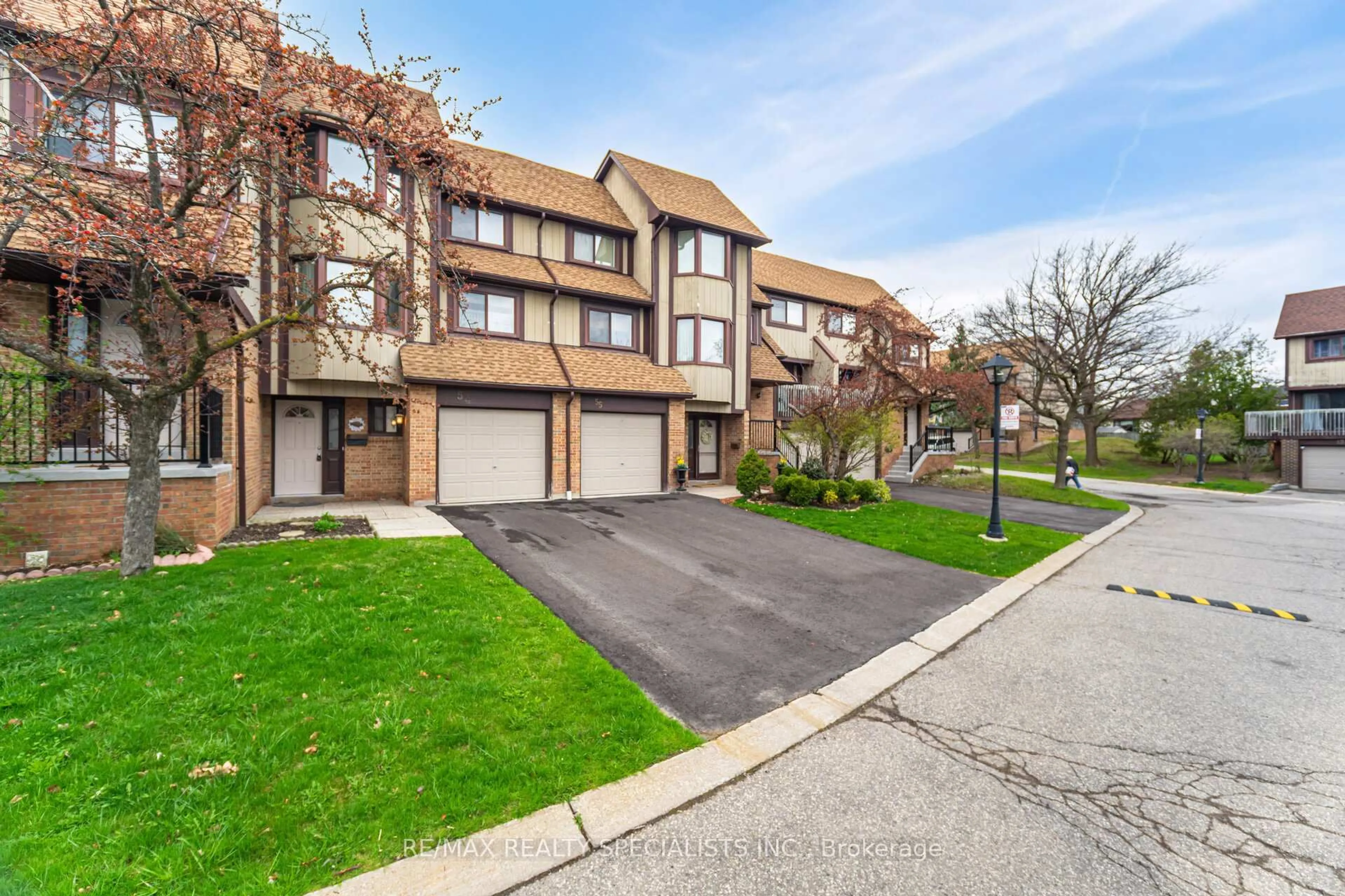 A pic from outside/outdoor area/front of a property/back of a property/a pic from drone, street for 6780 Formentera Ave #54, Mississauga Ontario L5N 2L1