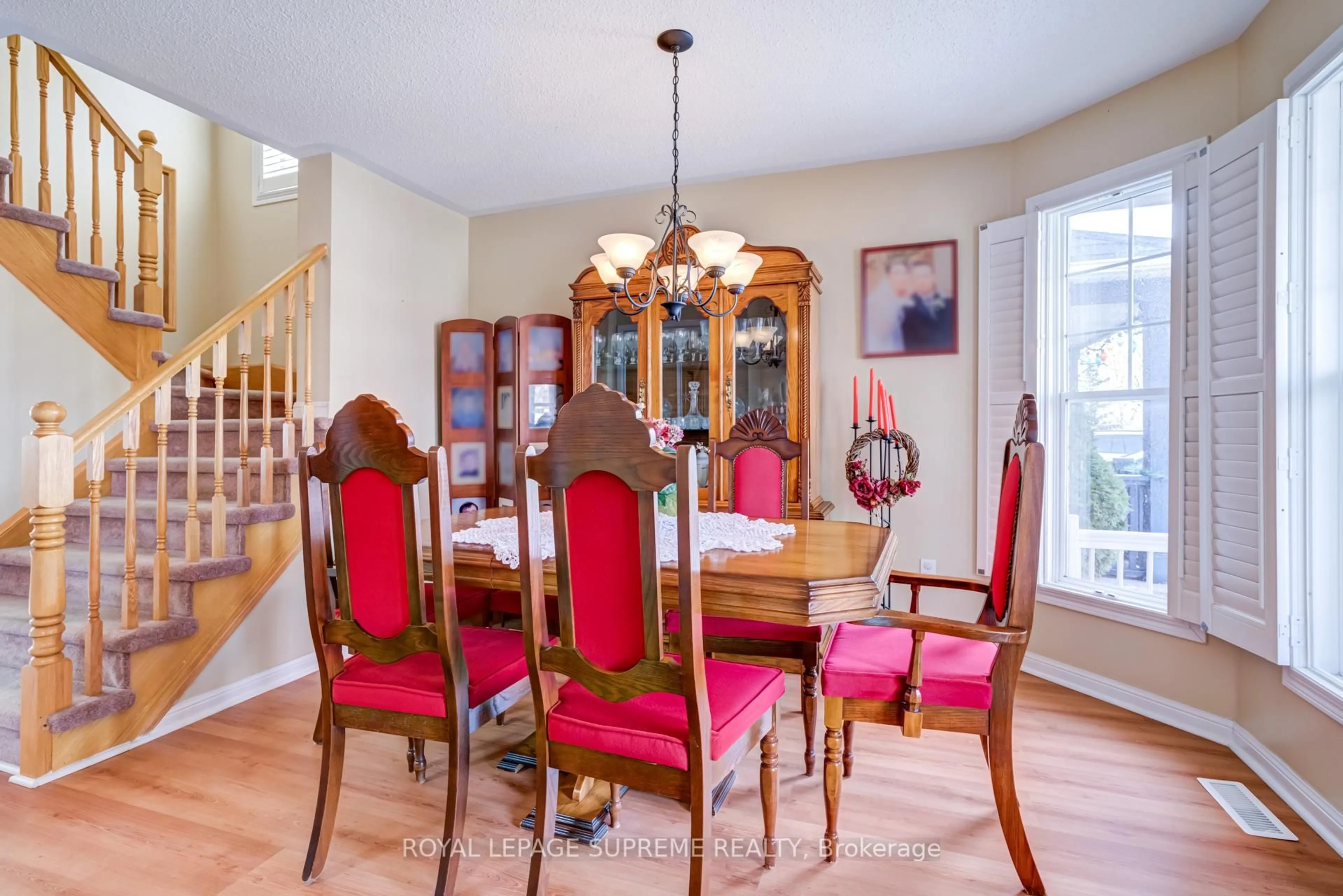 Dining room, wood/laminate floor for 1063 Wallbrook Cres, Milton Ontario L9T 5W4
