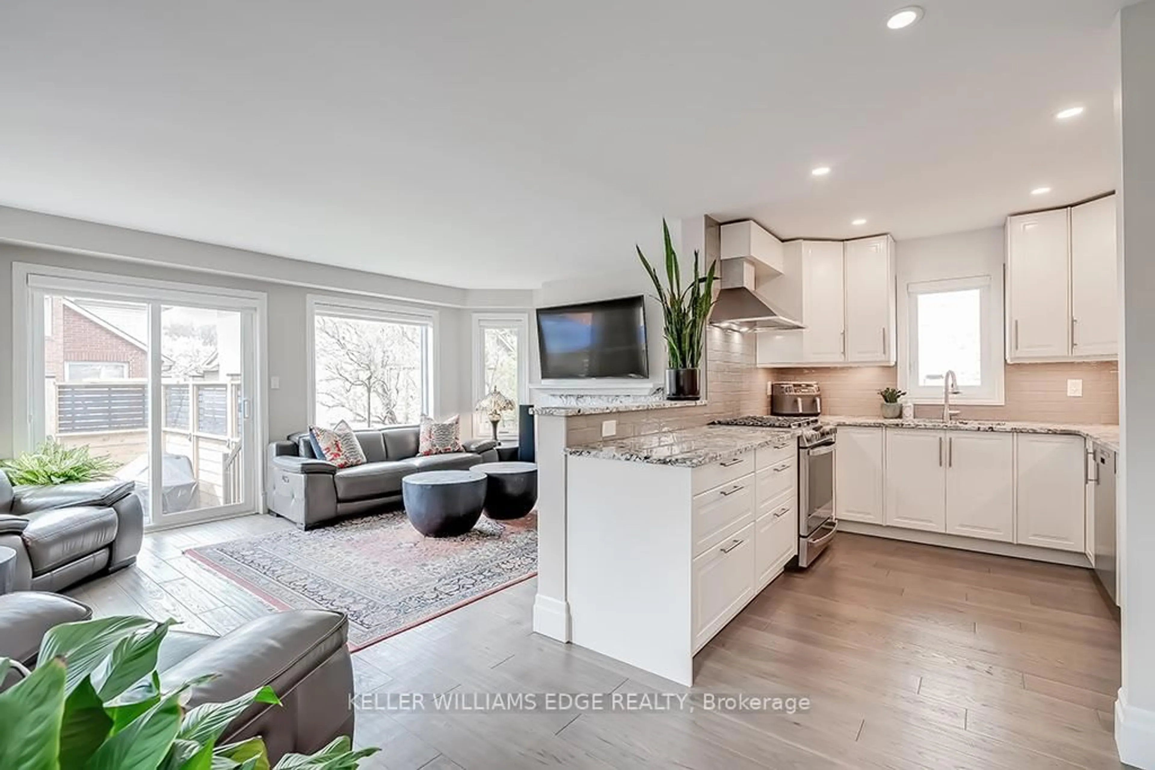 Open concept kitchen, unknown for 1150 Skyview Dr #66, Burlington Ontario L7P 4X5