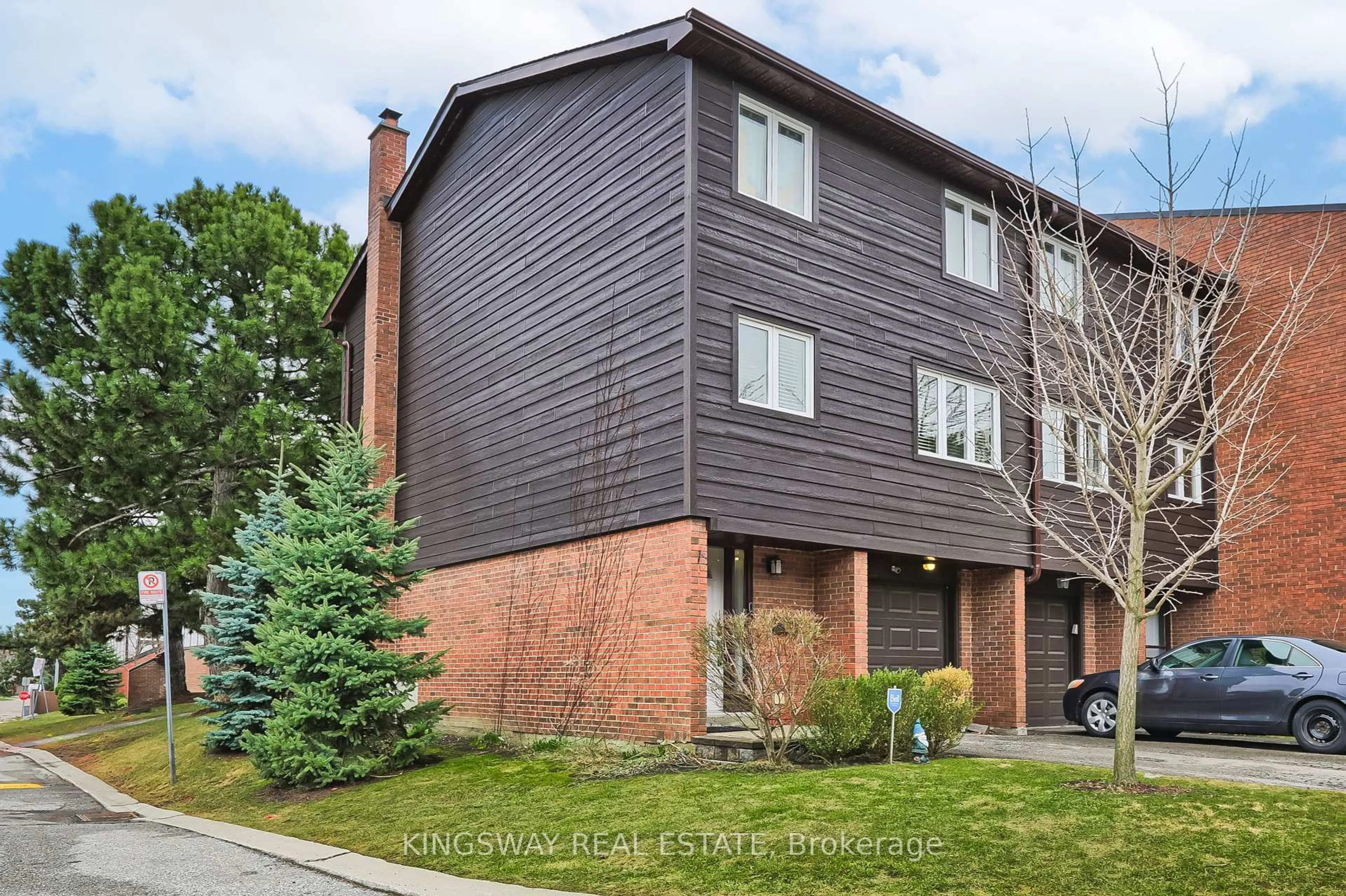 Home with brick exterior material, street for 1755 Rathburn Rd #102, Mississauga Ontario L4W 2M8