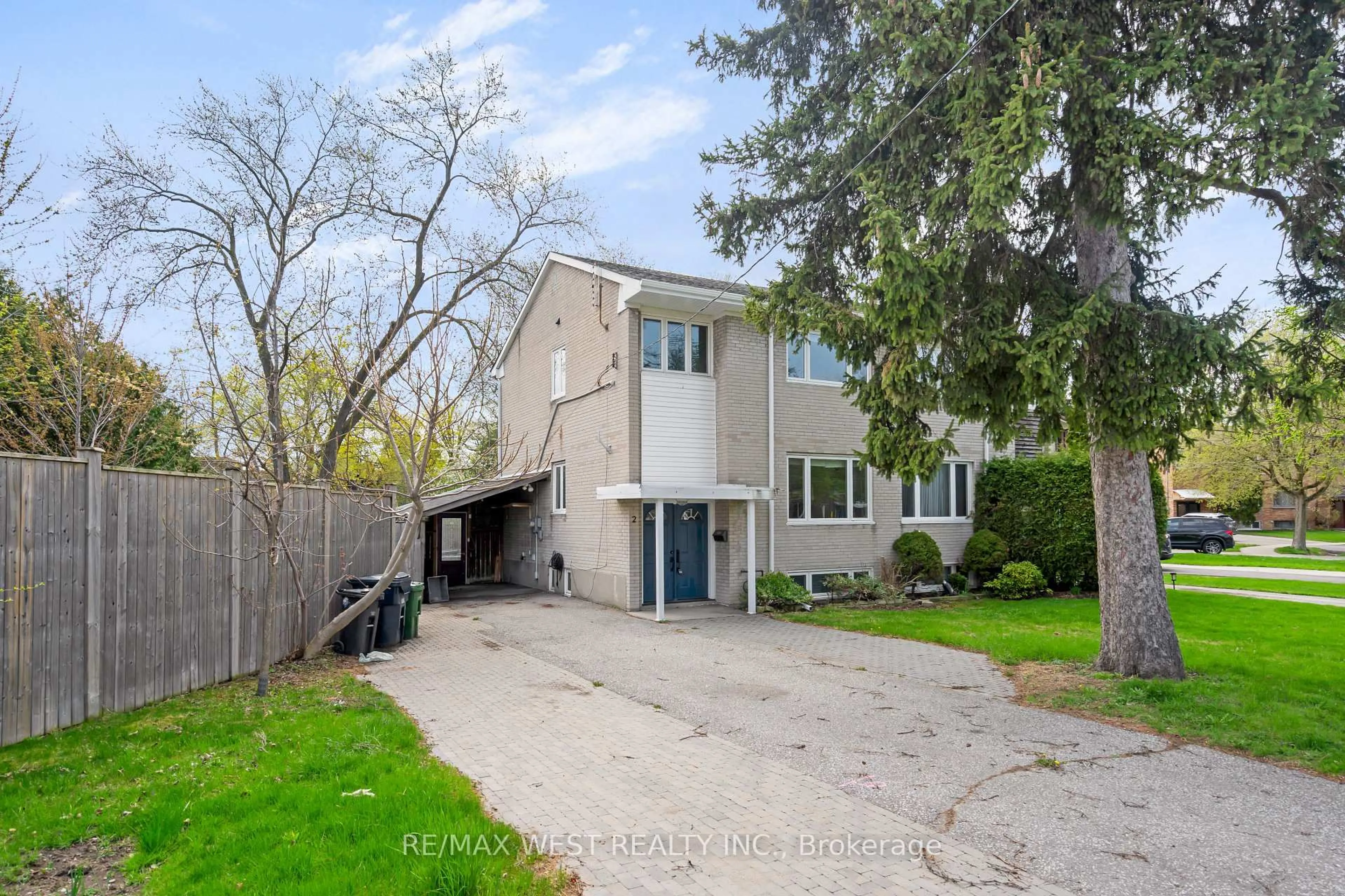 A pic from outside/outdoor area/front of a property/back of a property/a pic from drone, street for 2 Cabot Crt, Toronto Ontario M9A 2H4