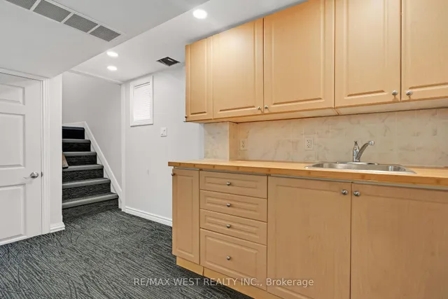 Additional property image - 2 Cabot Crt
