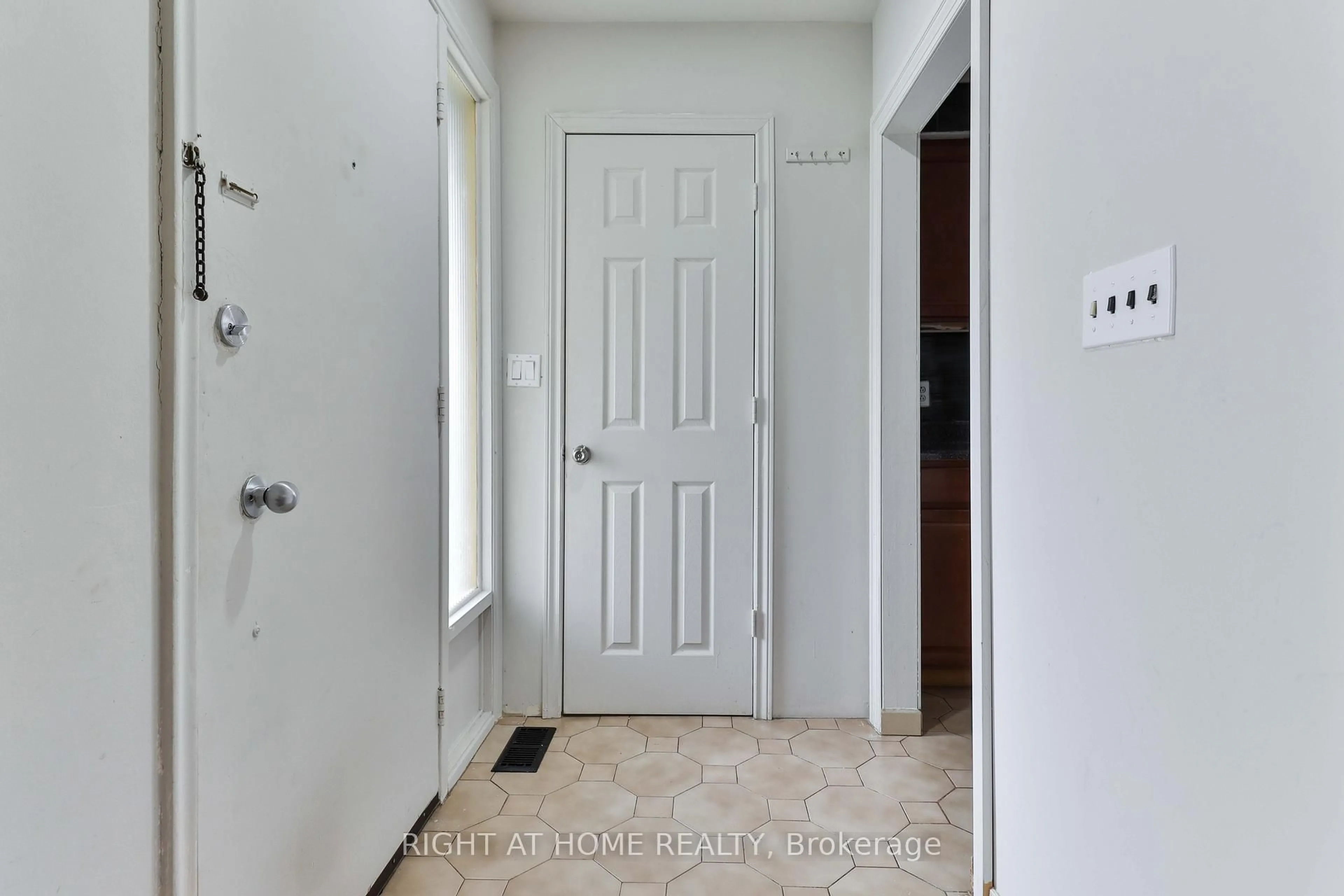 Indoor entryway for 14 Midden Cres, Toronto Ontario M9R 3L8